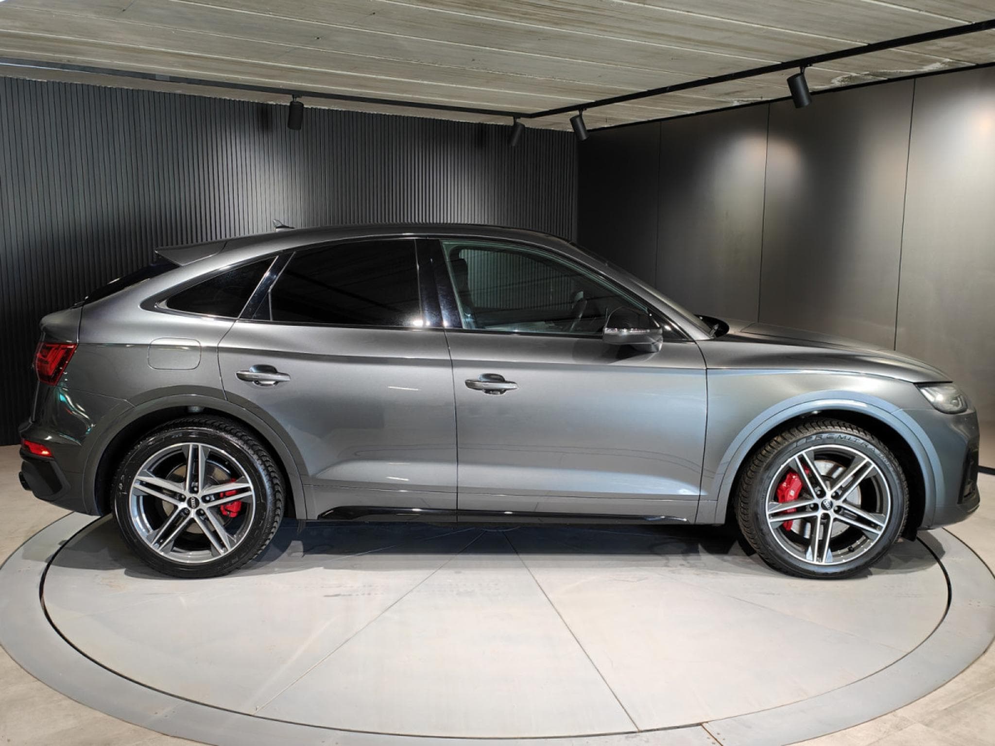 Audi SQ5 3.0 TDI V6 SPORTBACK CARPLAY TOIT OUV CAMERA SIEGES ELEC CHA (2023) - Photo 2