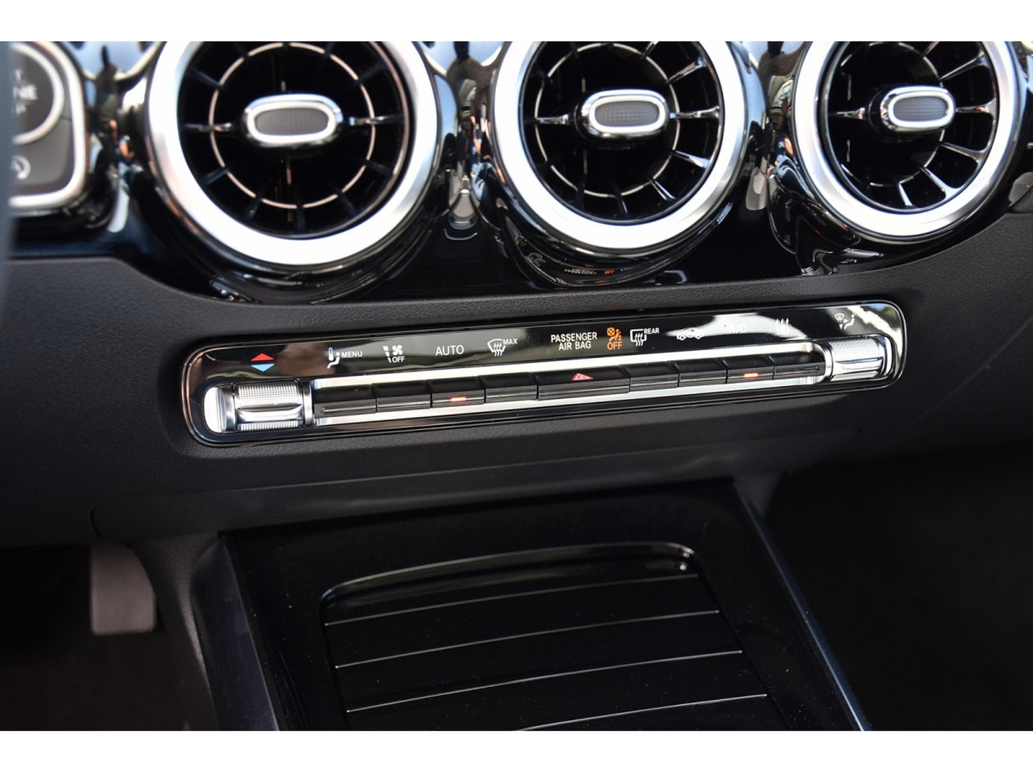 Mercedes GLA 200 CDI Progressive 8G-Tronic PANO CHFF ADD LANE GPS CAM 1° MAIN (2024) - Photo 19