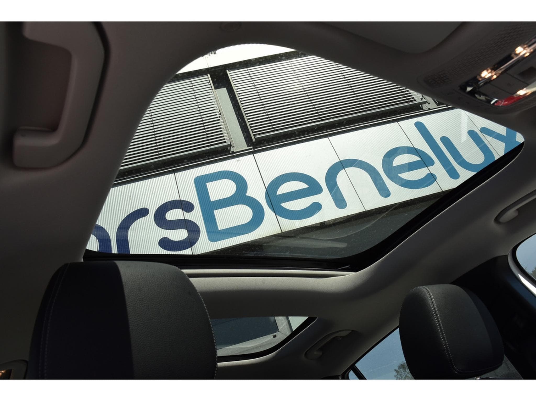 Mercedes GLA 200 CDI Progressive 8G-Tronic PANO CHFF ADD LANE GPS CAM 1° MAIN (2024) - Photo 9