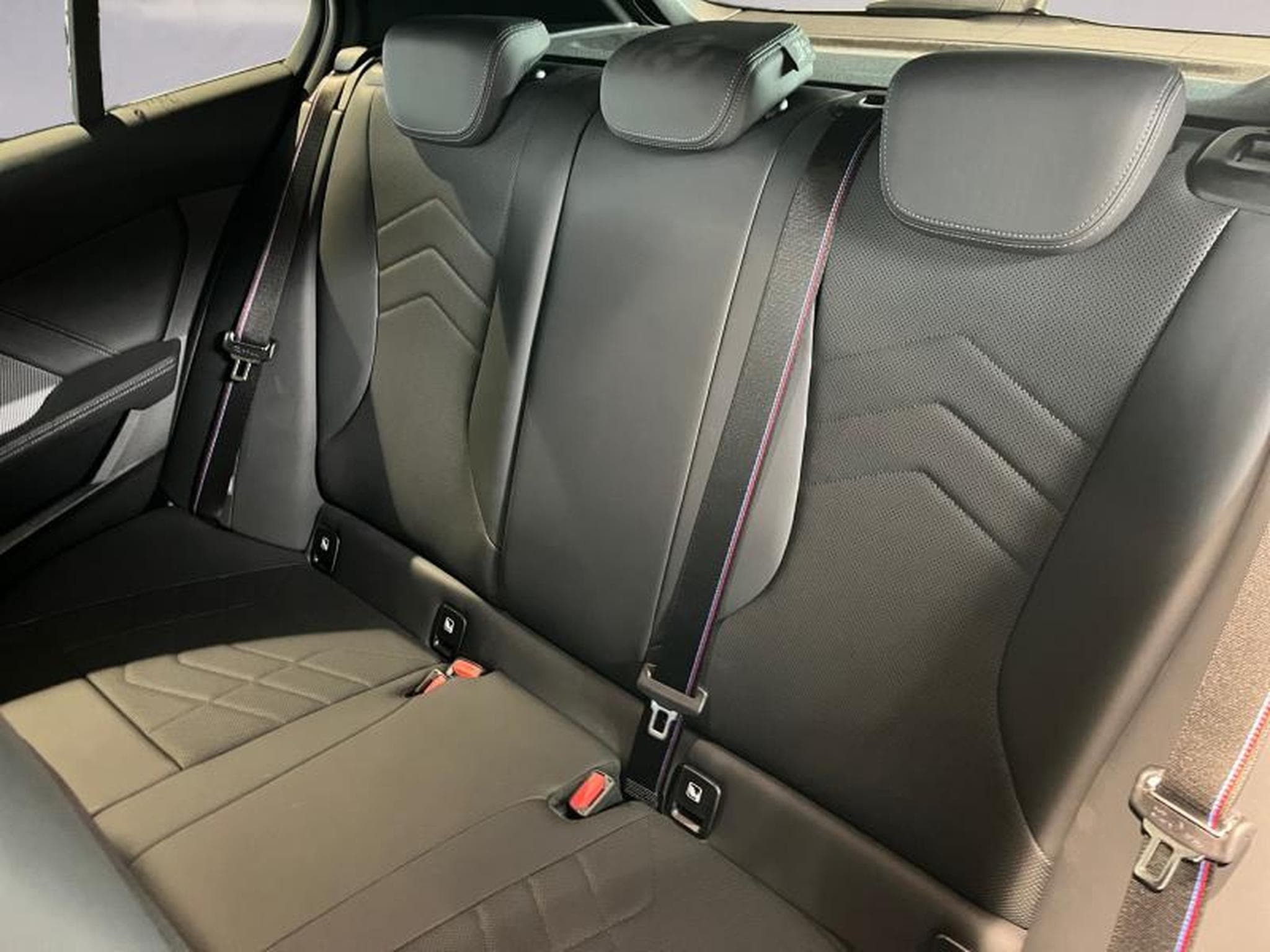 BMW 120 120d (2024) - Photo 13