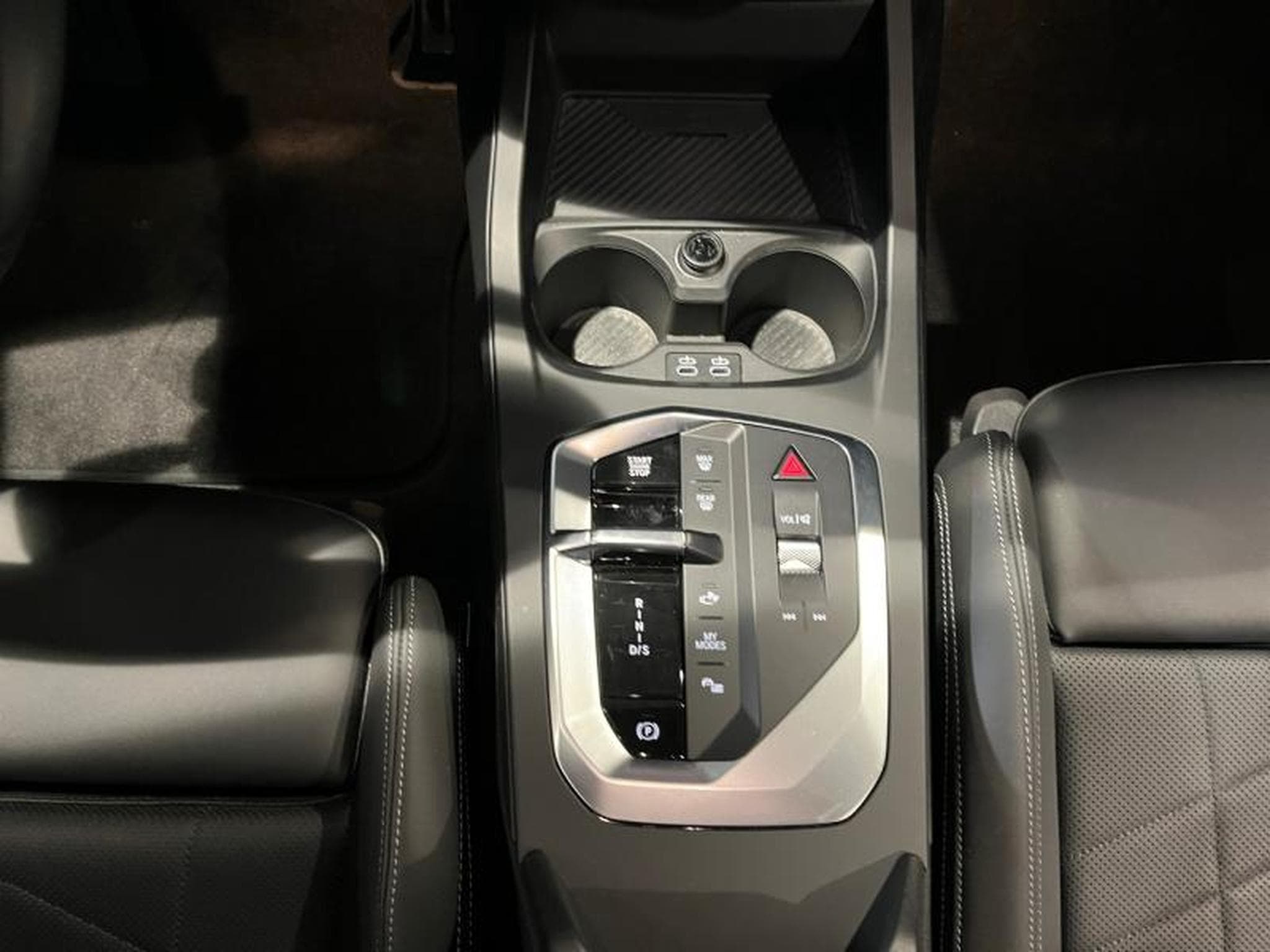 BMW 120 120d (2024) - Photo 7