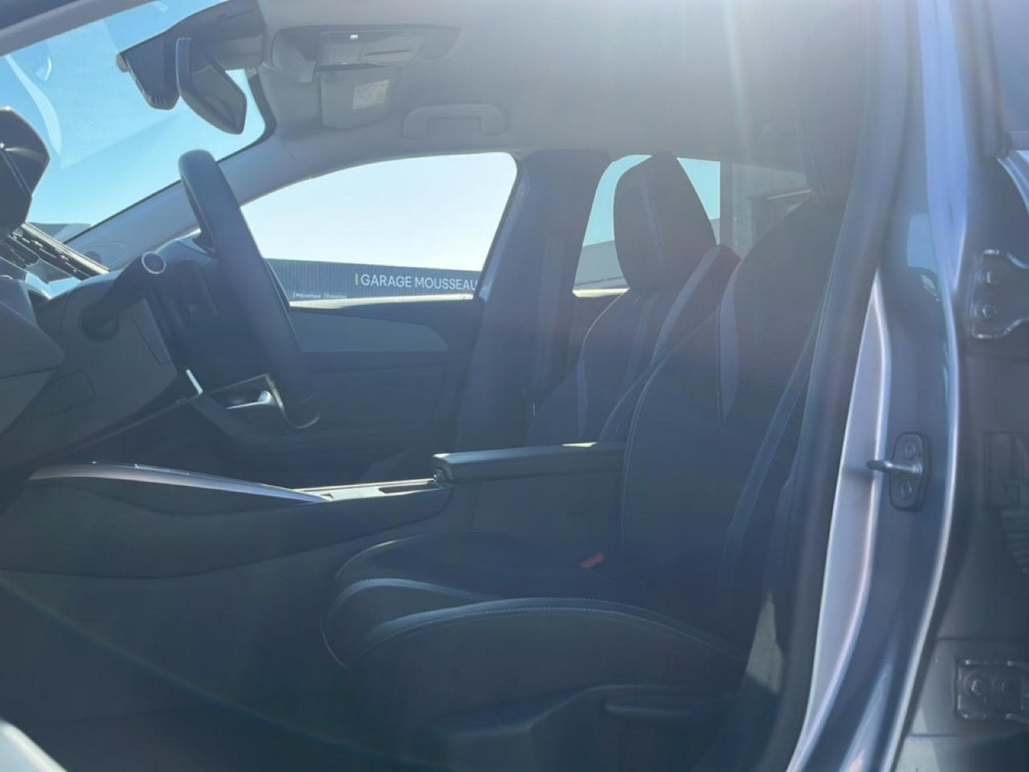 Peugeot 308 1.5 BLUEHDI 130 ALLURE EAT8 (2025) - Photo 10