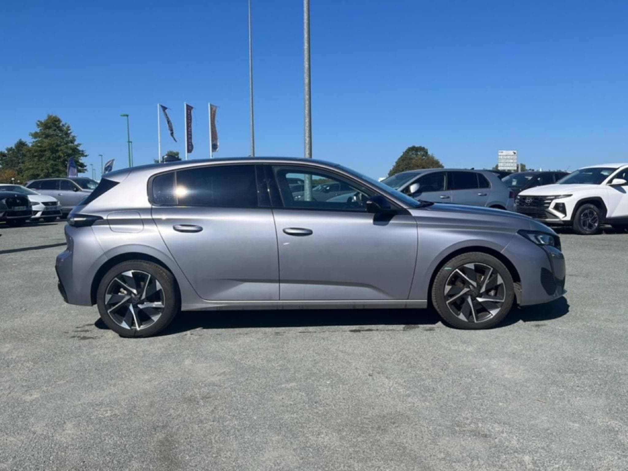 Peugeot 308 1.5 BLUEHDI 130 ALLURE EAT8 (2025) - Photo 4