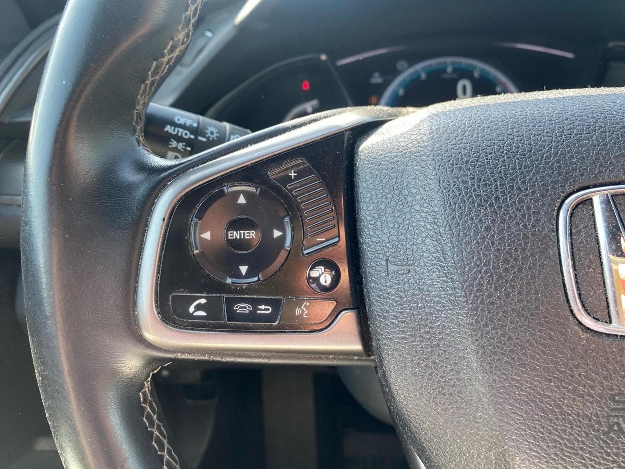 Honda CIVIC 1.0 I-VTEC 129 EXECUTIVE 5P (2017) - Photo 12