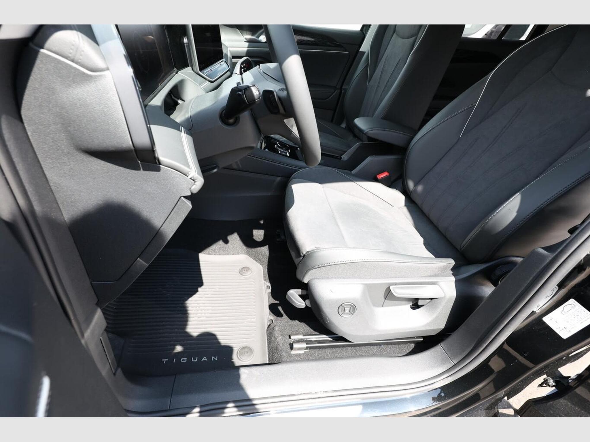 VW Tiguan Eleg. 4M Nav (2026) - Photo 13