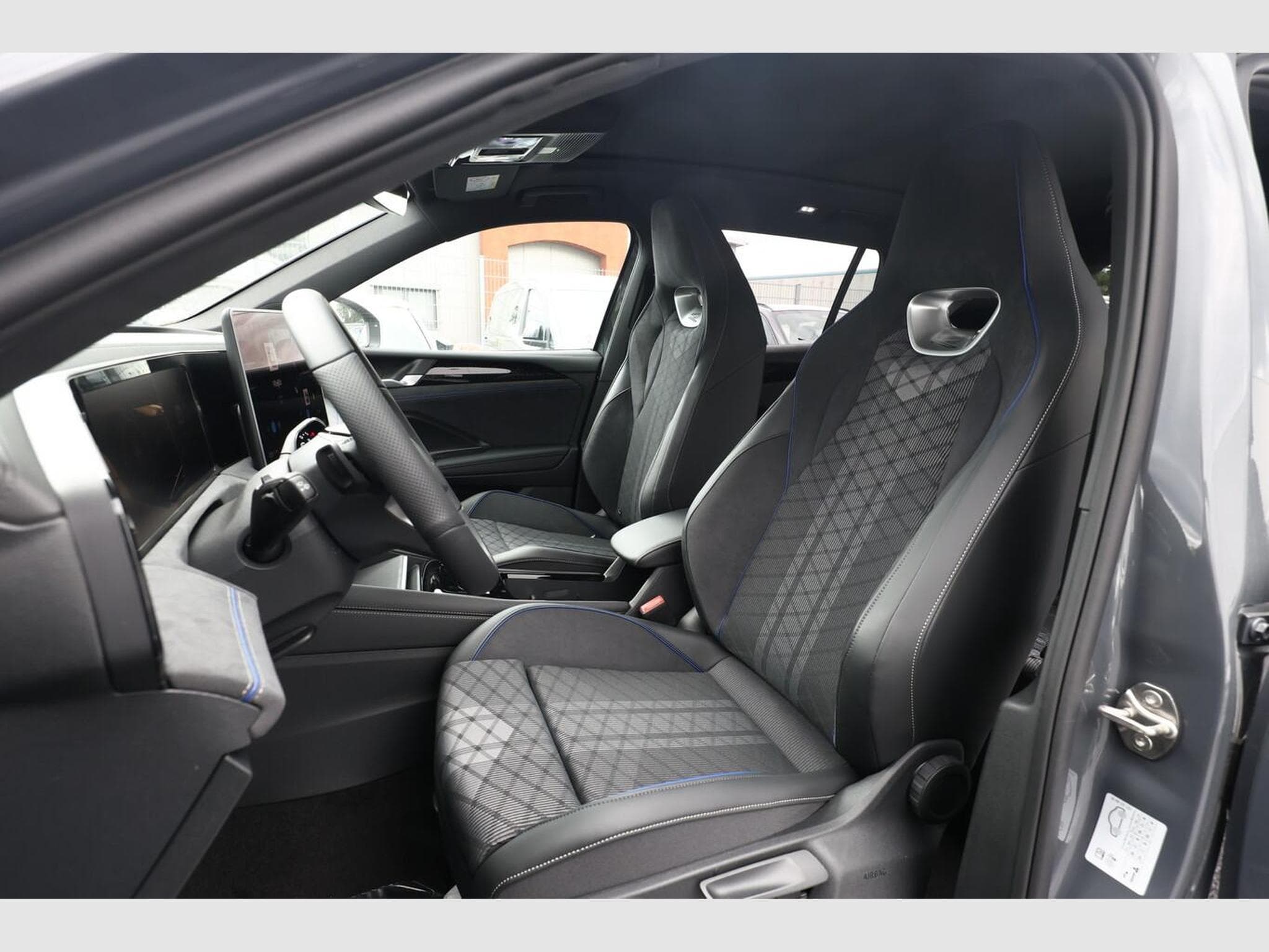 VW Tiguan R-Line (2026) - Photo 6