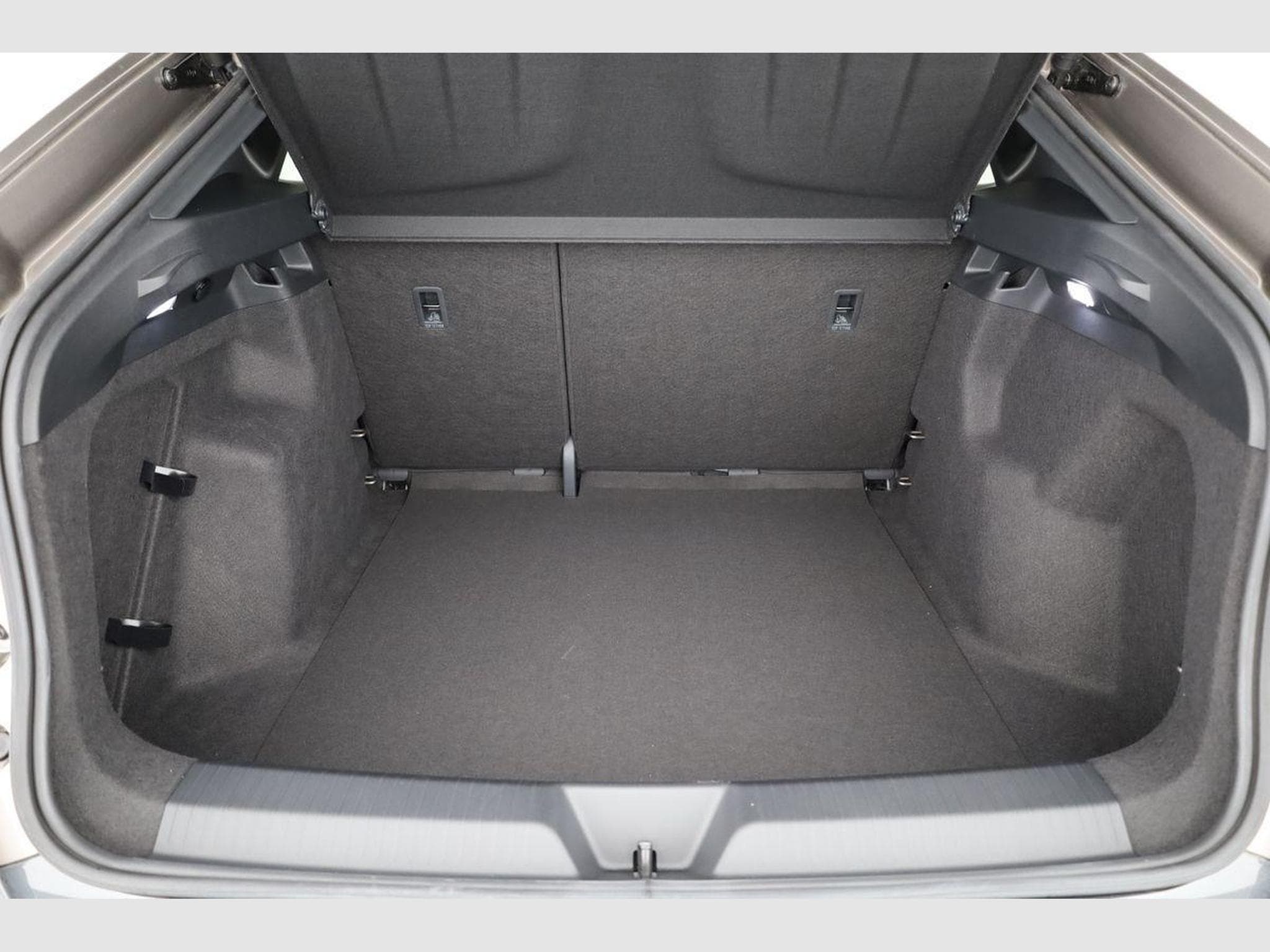 Cupra Tavascan 210 kW Endurance (2026) - Photo 11