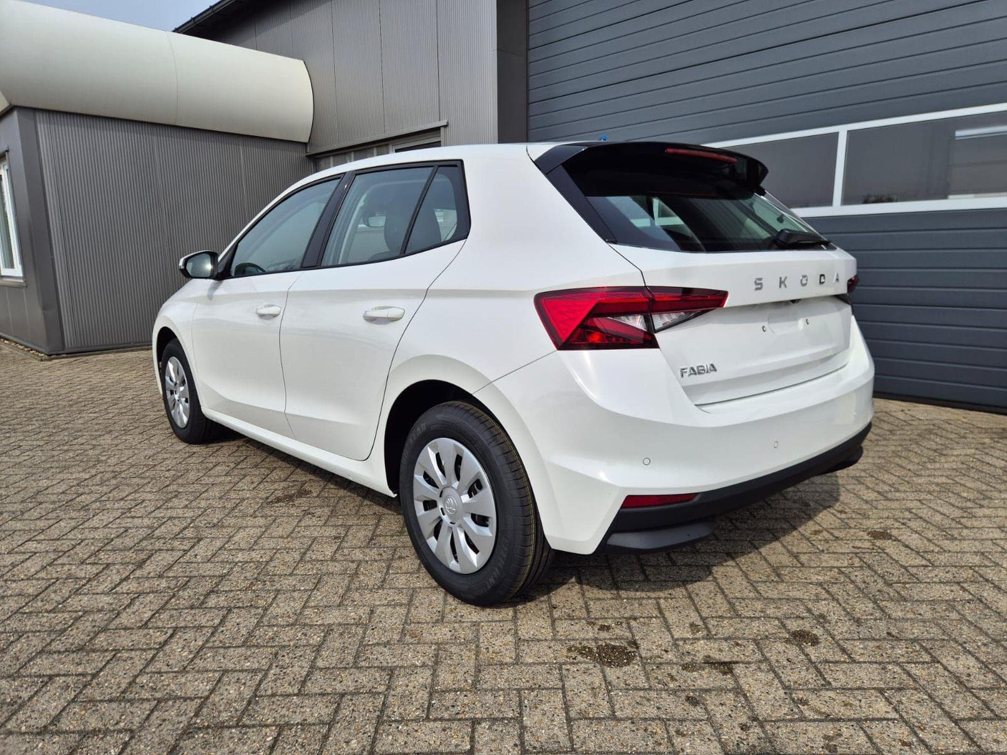 Skoda Fabia 1.0 TSI 95PS (2026) - Photo 2