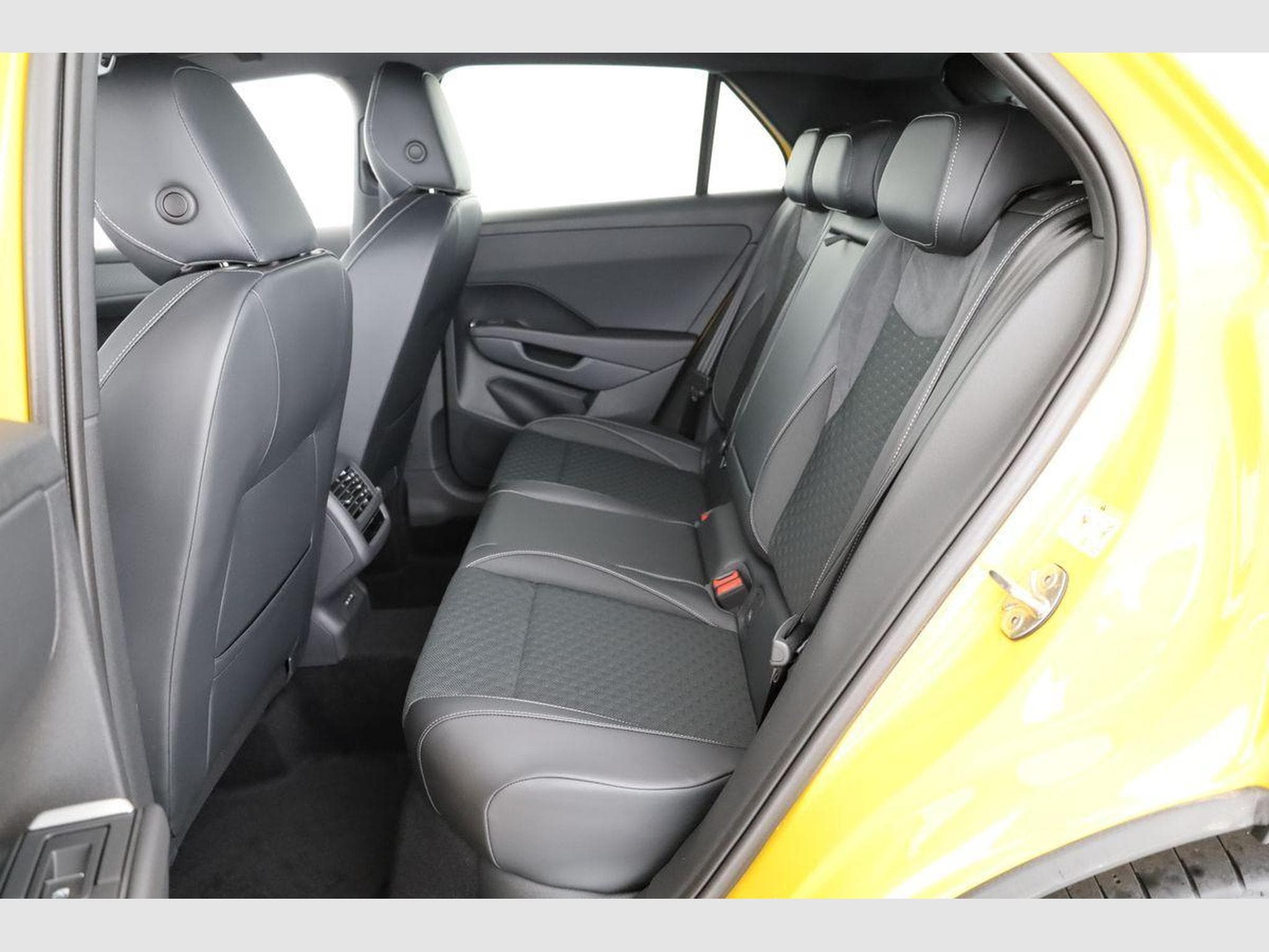 VW T-Roc 1.5 eTSI 110 kW R-Line (2026) - Photo 10
