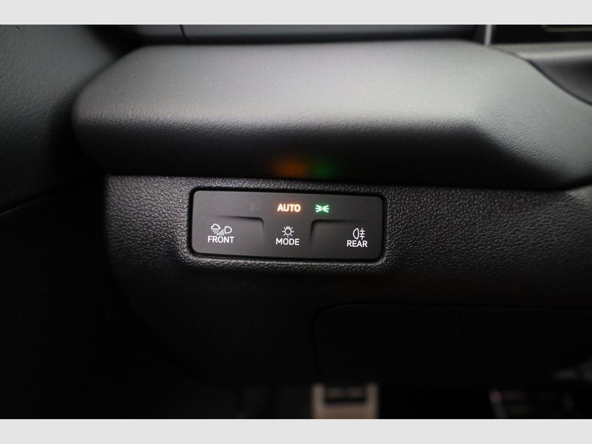 VW T-Roc 1.5 eTSI 110 kW R-Line (2026) - Photo 8