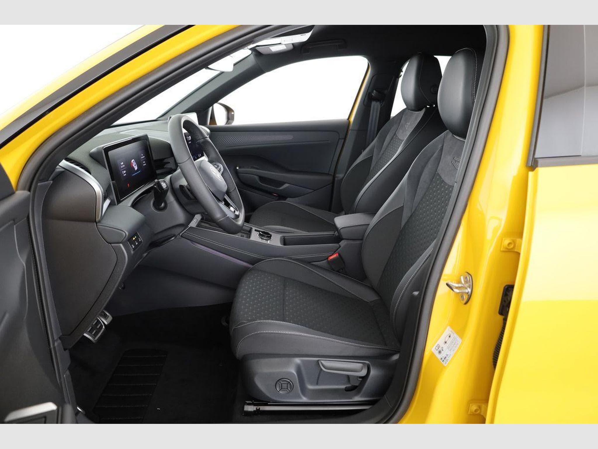 VW T-Roc 1.5 eTSI 110 kW R-Line (2026) - Photo 9