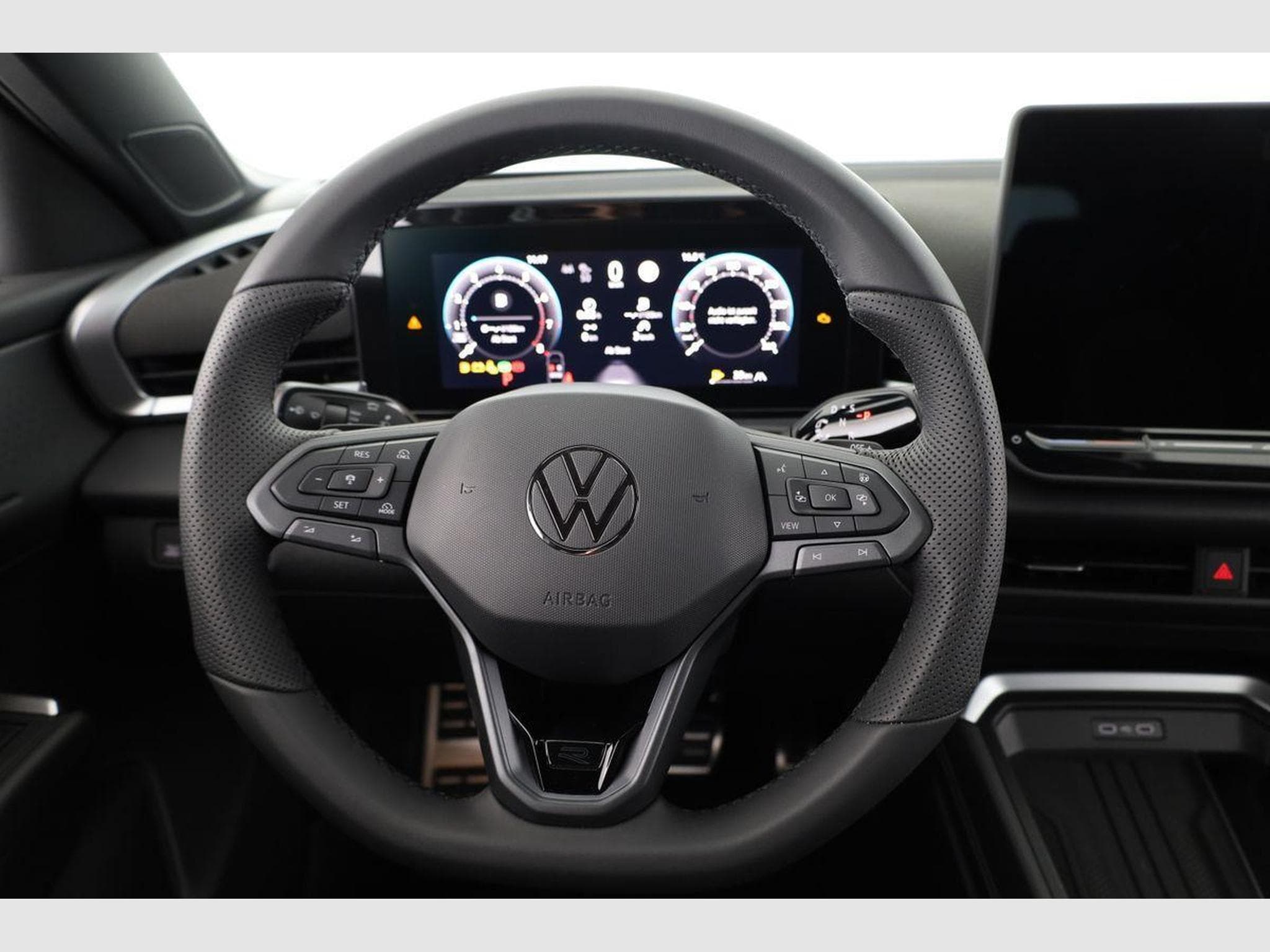 VW T-Roc 1.5 eTSI 110 kW R-Line (2026) - Photo 5