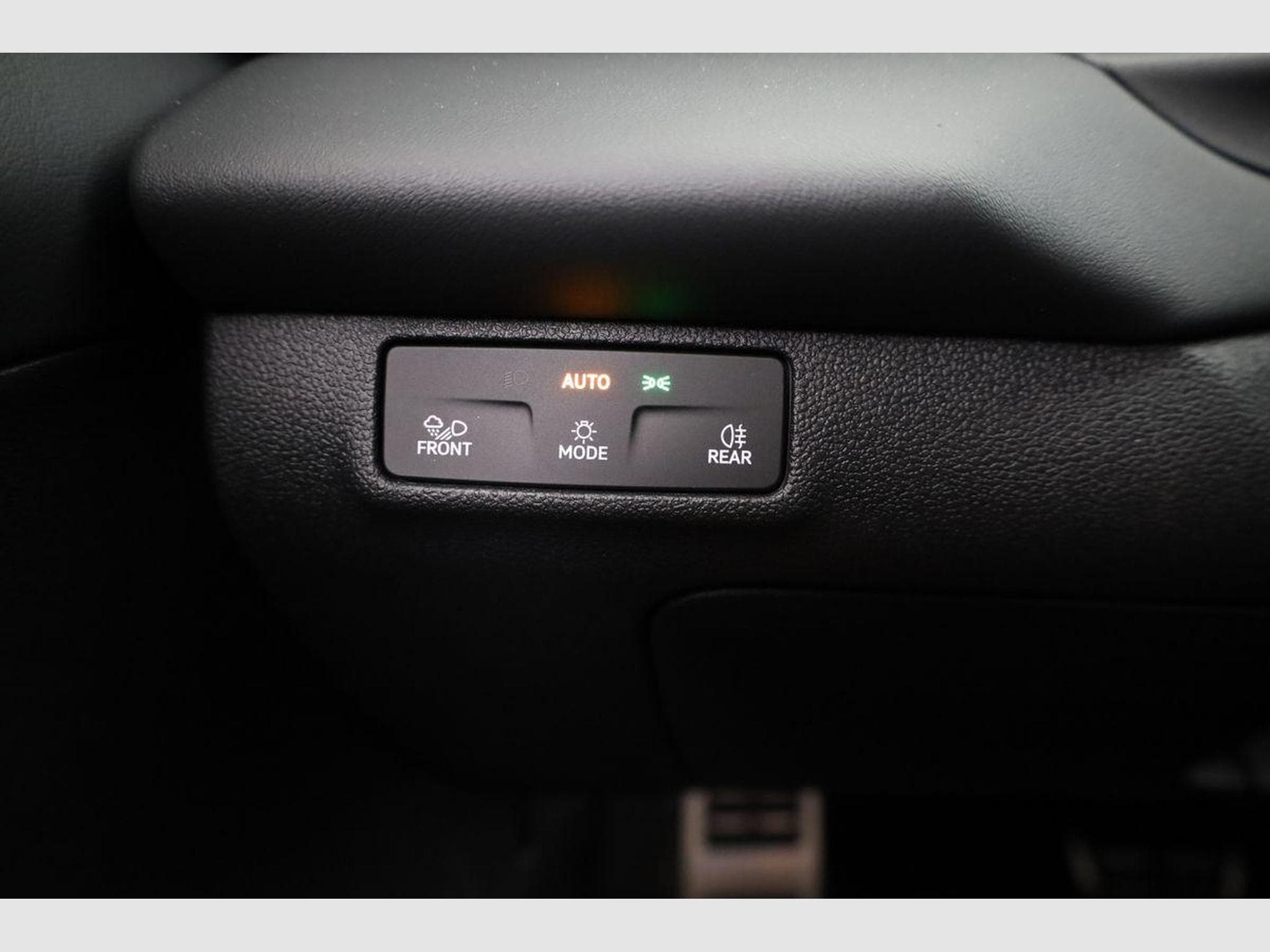 VW T-Roc 1.5 eTSI 110 kW R-Line (2026) - Photo 8