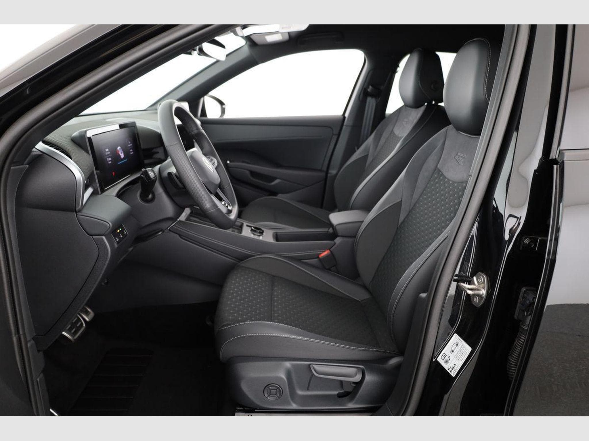 VW T-Roc 1.5 eTSI 110 kW R-Line (2026) - Photo 9