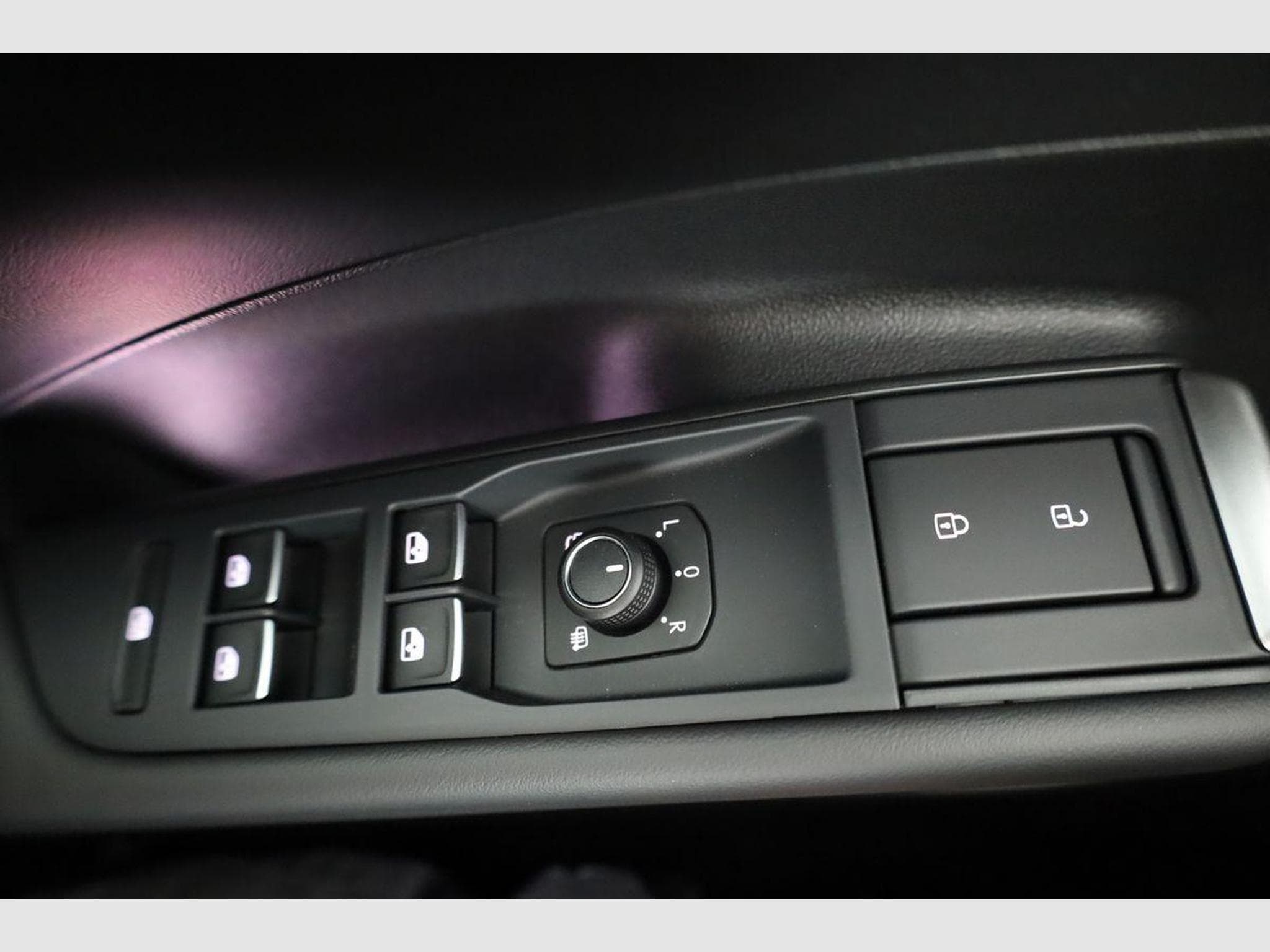 VW T-Roc 1.5 eTSI 110 kW R-Line (2026) - Photo 7