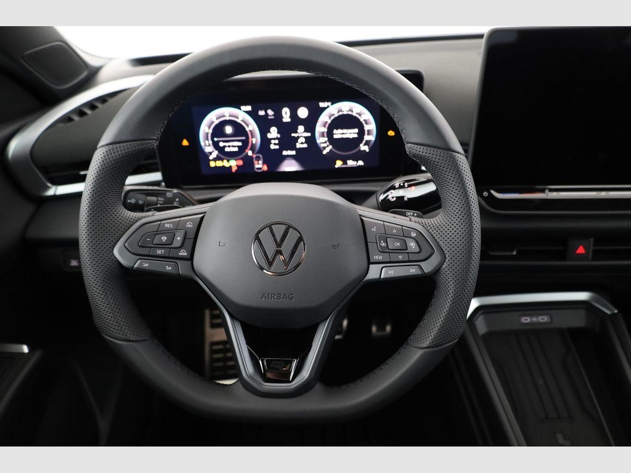 VW T-Roc 1.5 eTSI 110 kW R-Line (2026) - Photo 5