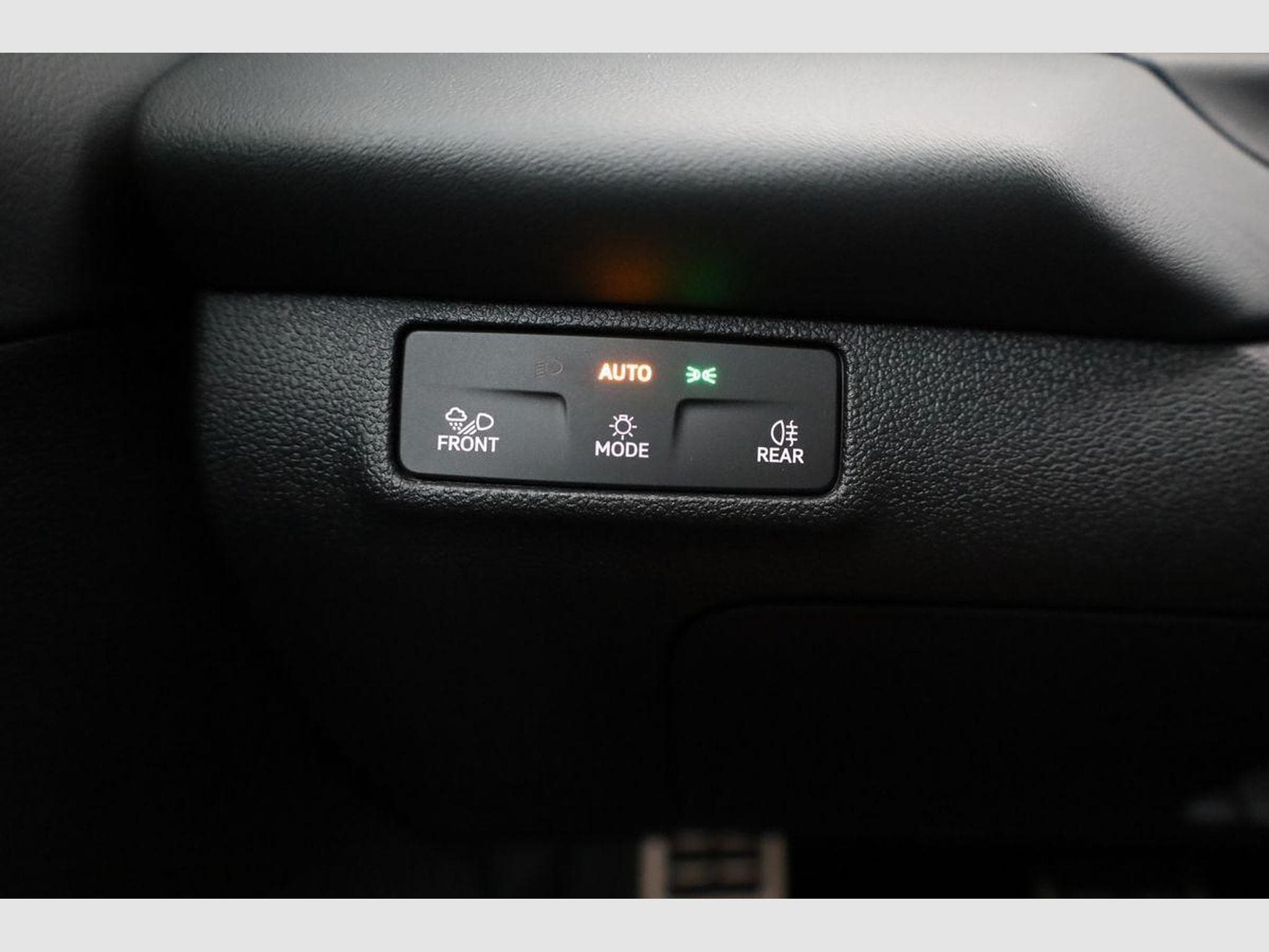VW T-Roc 1.5 eTSI 110 kW R-Line (2026) - Photo 8
