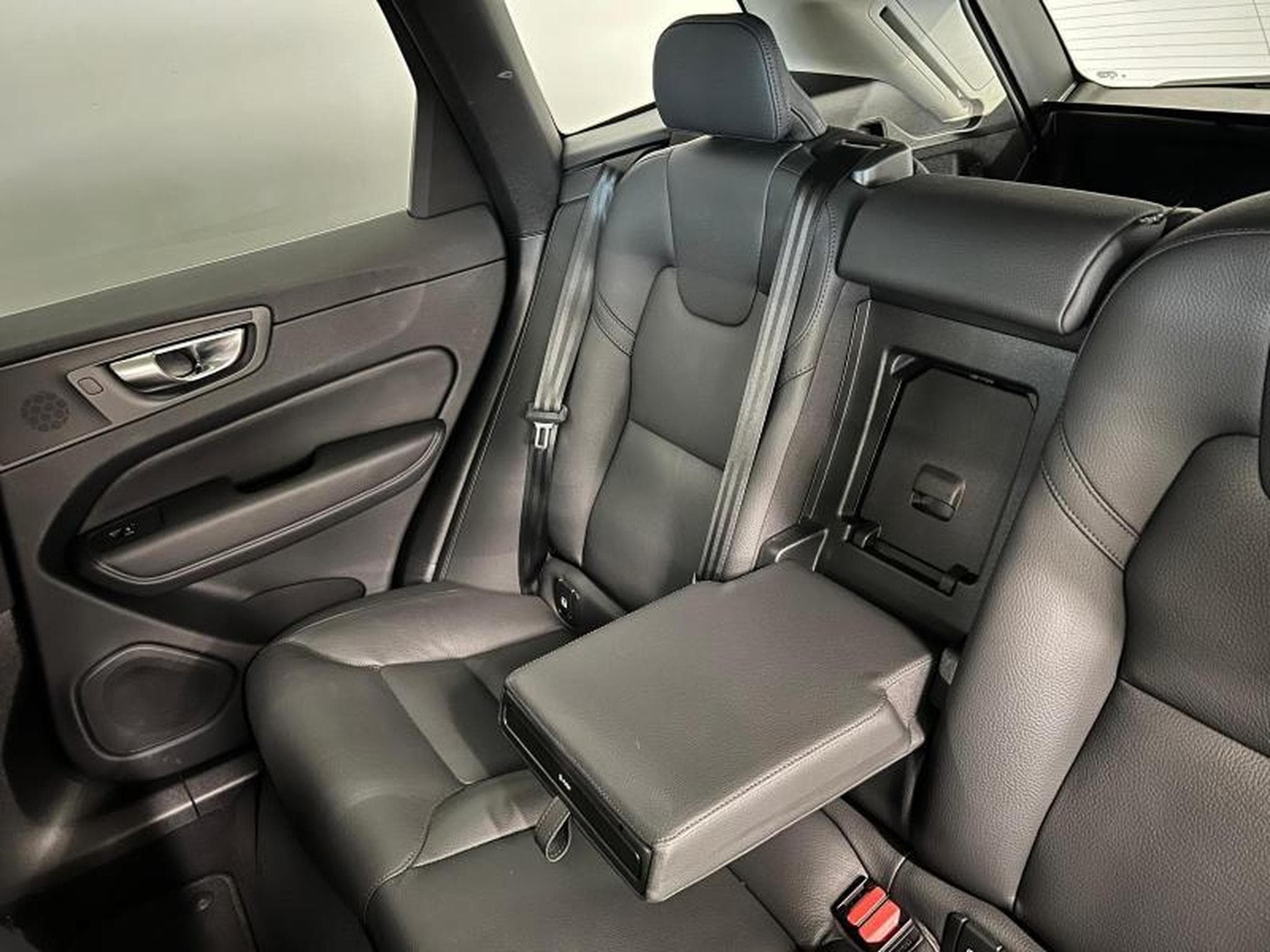 Volvo XC60 Core (2025) - Photo 13
