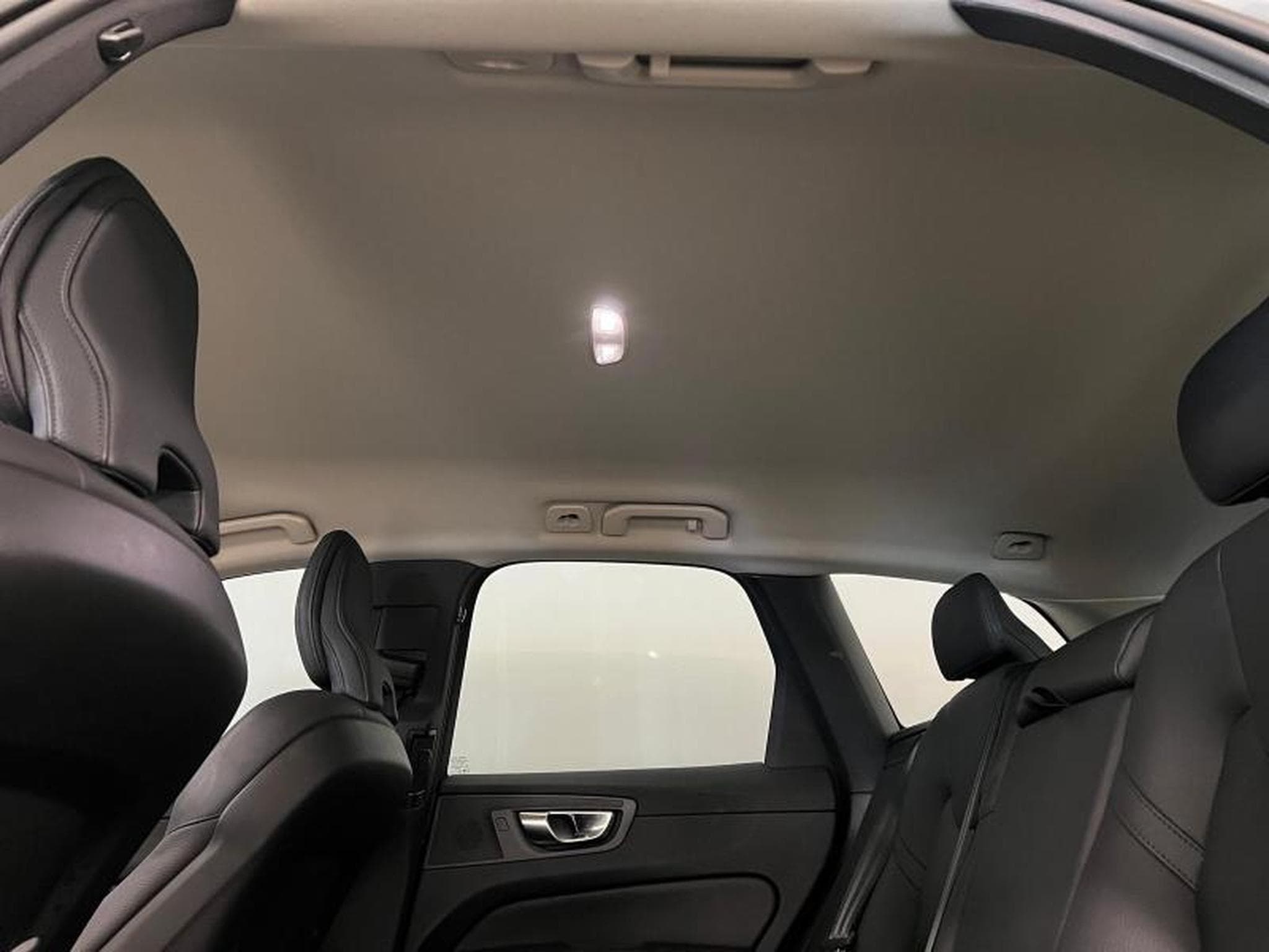 Volvo XC60 Core (2025) - Photo 15