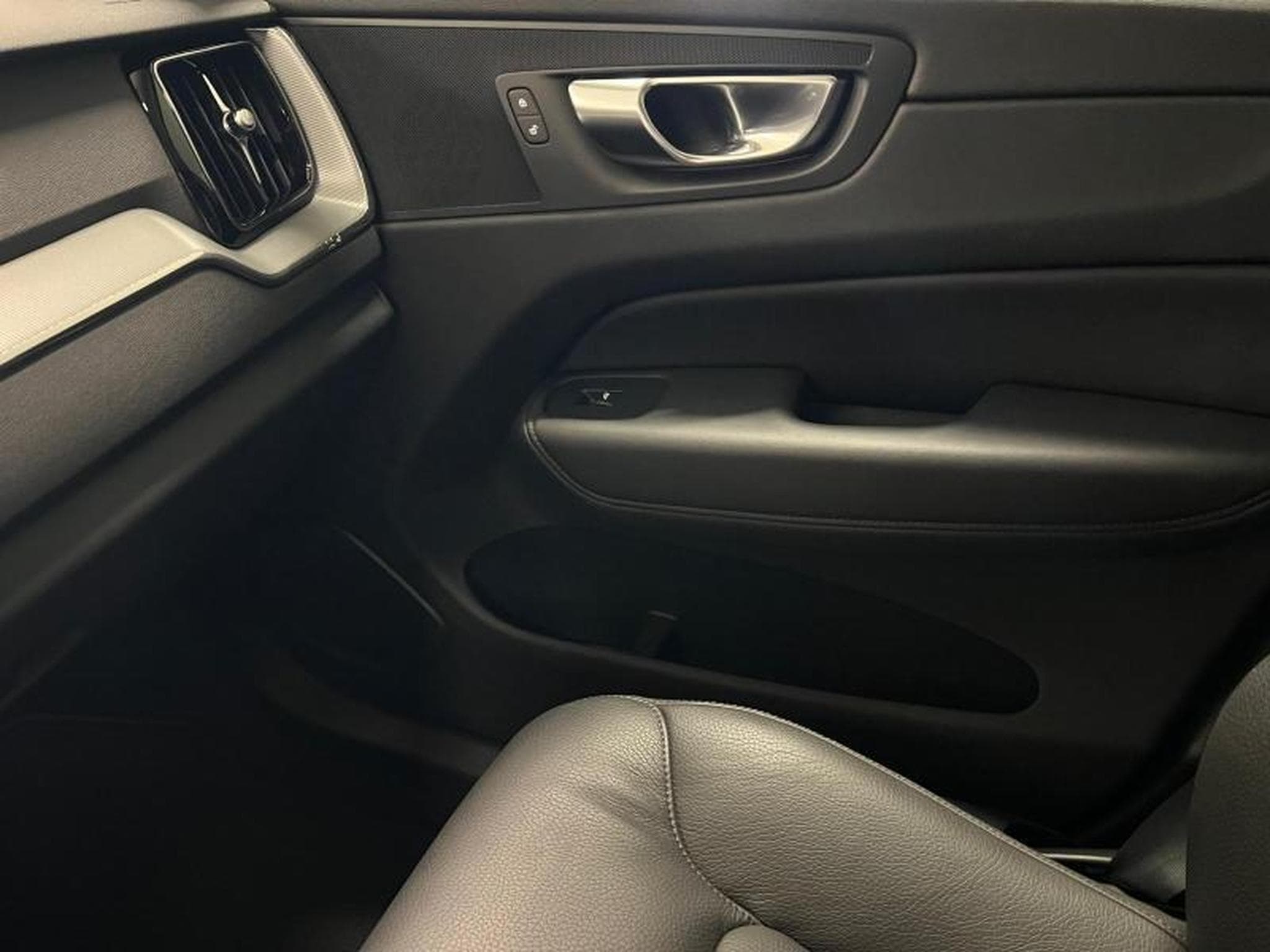 Volvo XC60 Core (2025) - Photo 17