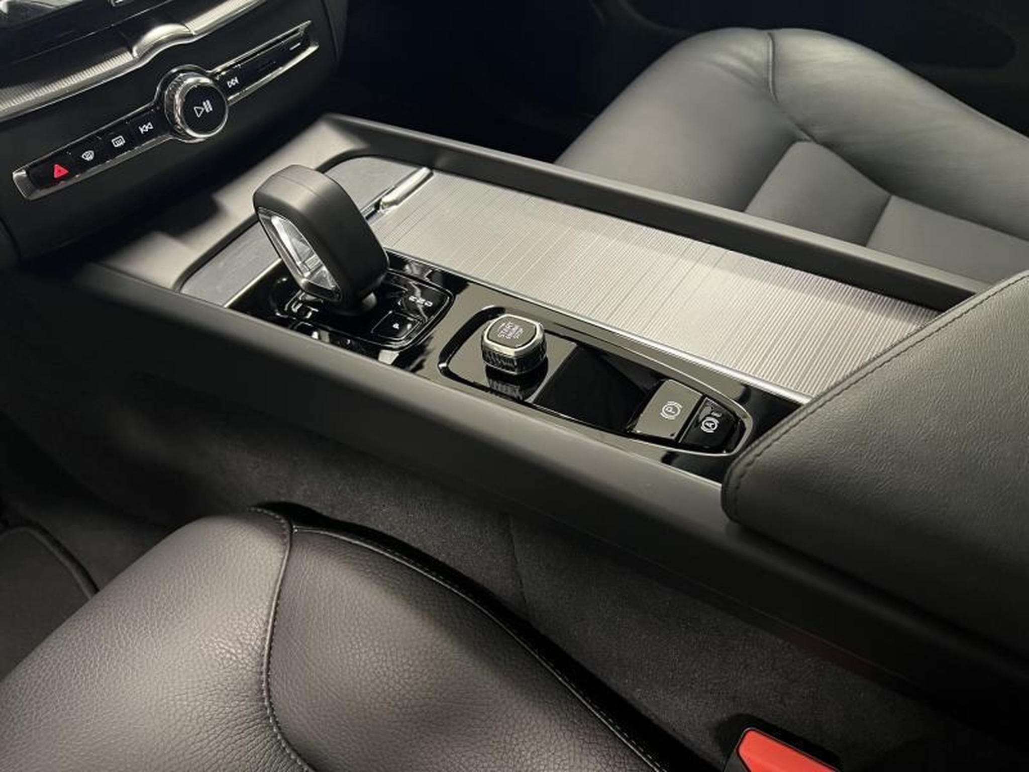 Volvo XC60 Core (2025) - Photo 8