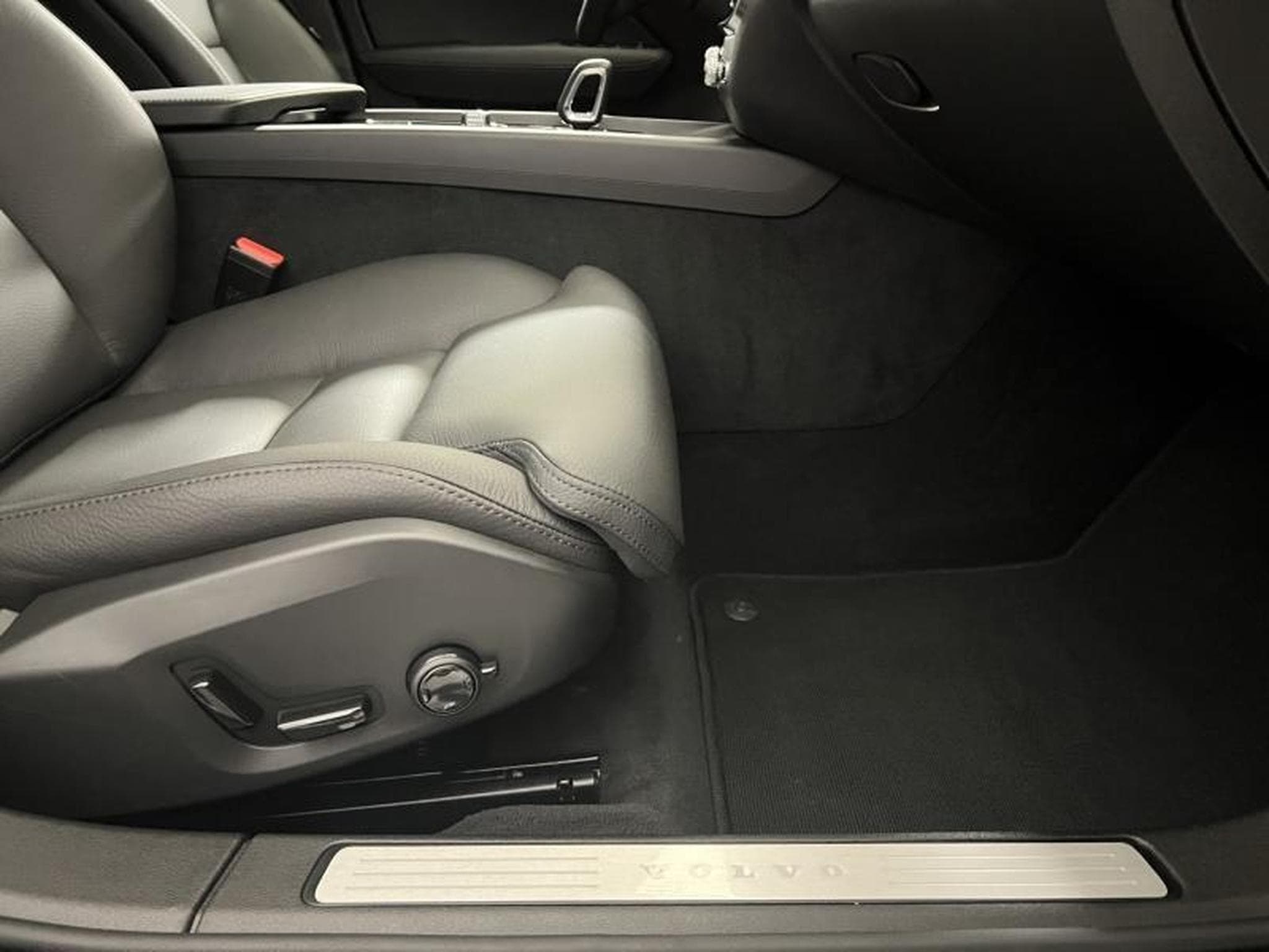 Volvo V60 Plus Dark (2025) - Photo 15