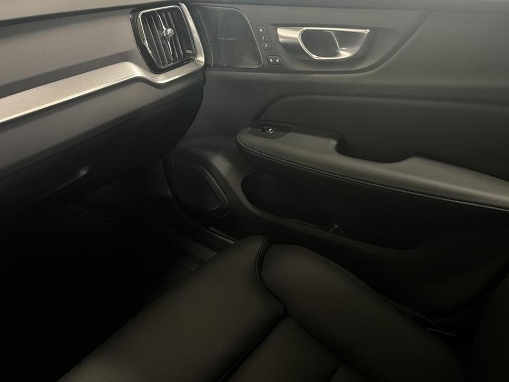 Volvo V60 Plus Dark (2025) - Photo 16