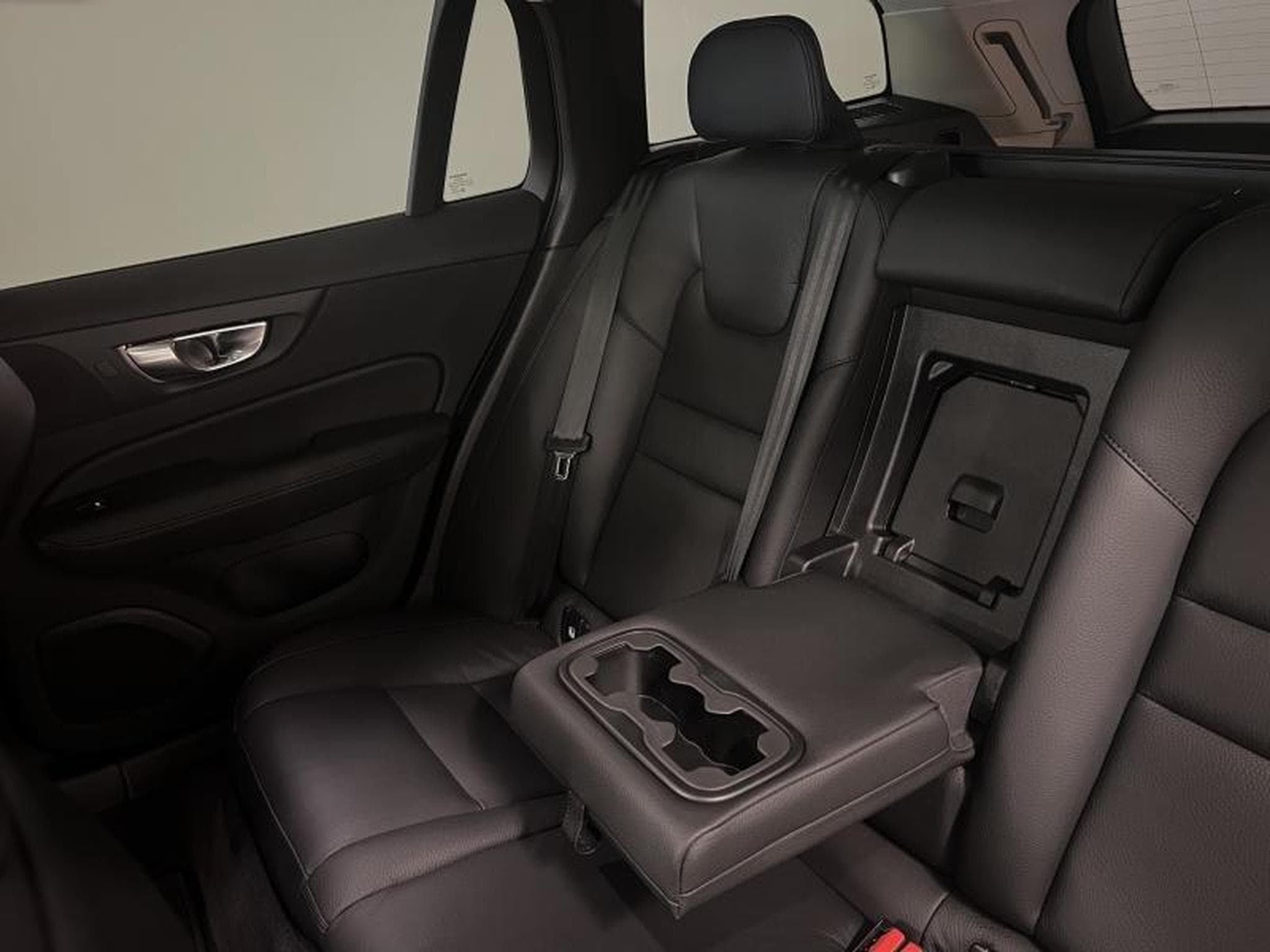 Volvo V60 Plus Dark (2025) - Photo 17