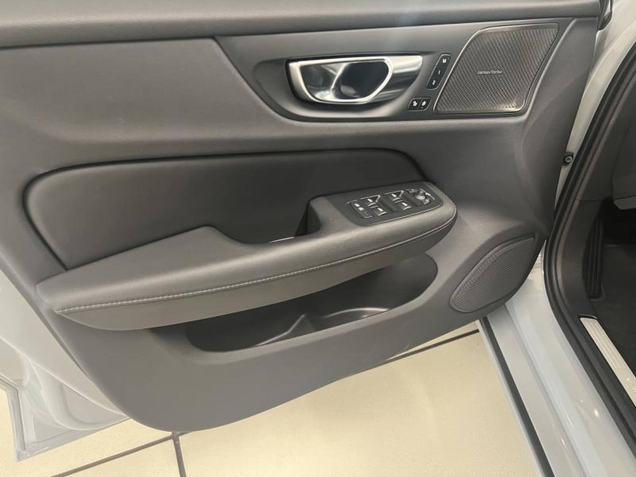 Volvo V60 Plus Dark (2025) - Photo 18