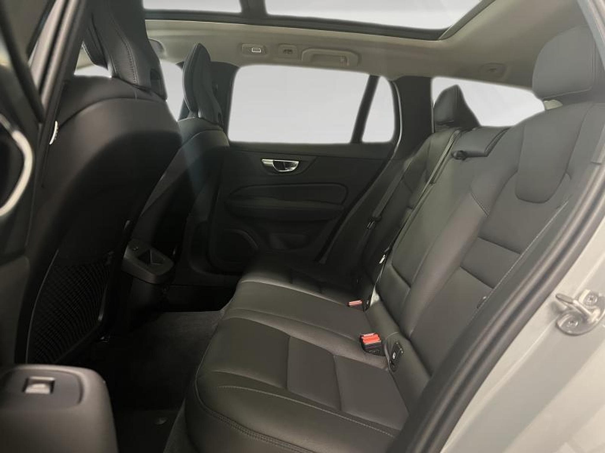 Volvo V60 Plus Dark (2025) - Photo 19