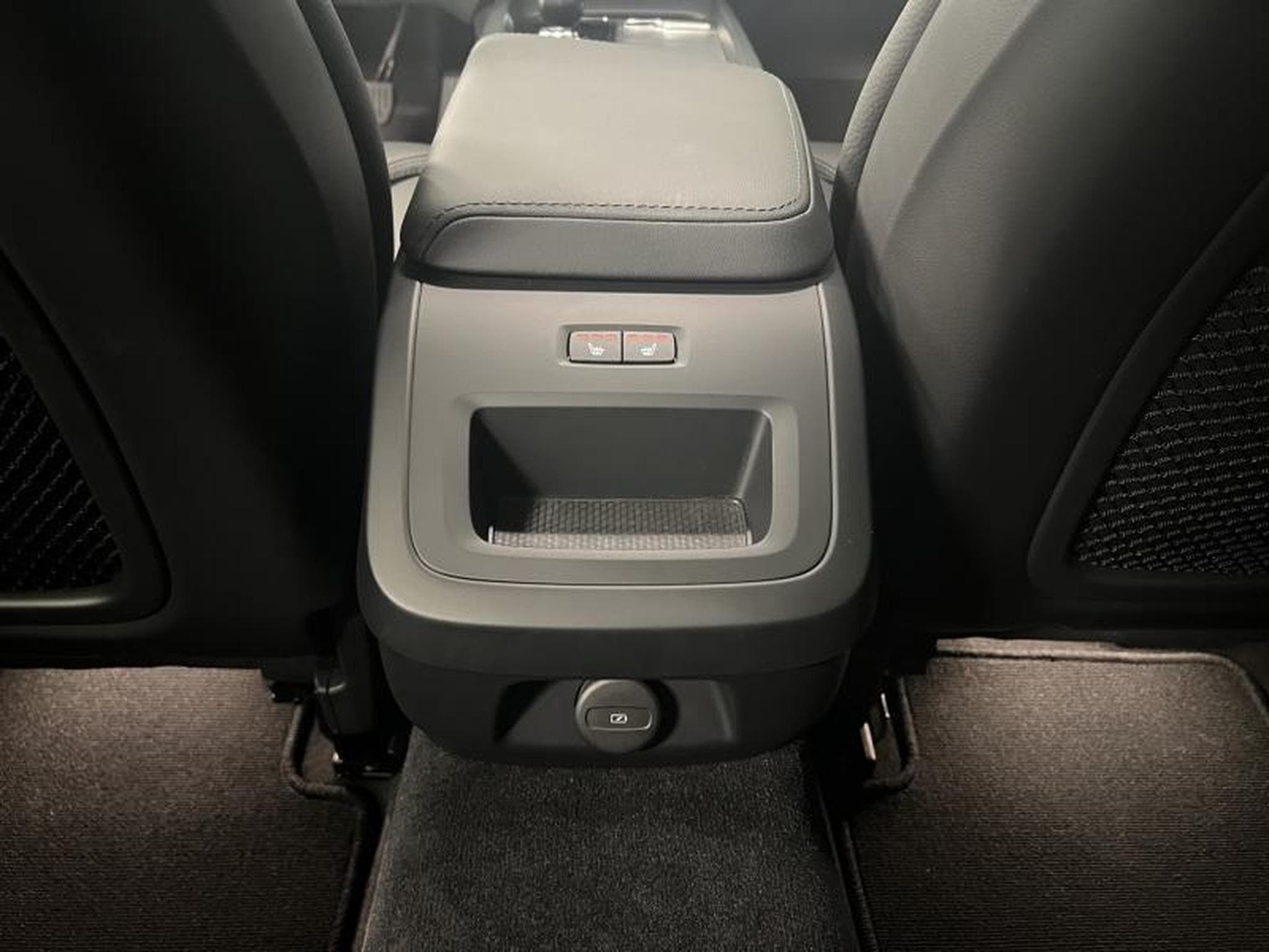 Volvo V60 Plus Dark (2025) - Photo 20