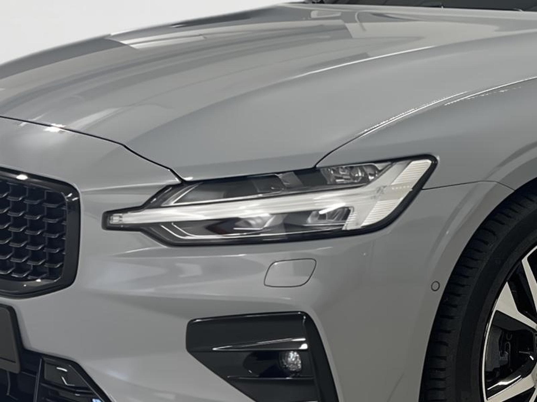 Volvo V60 Plus Dark (2025) - Photo 3