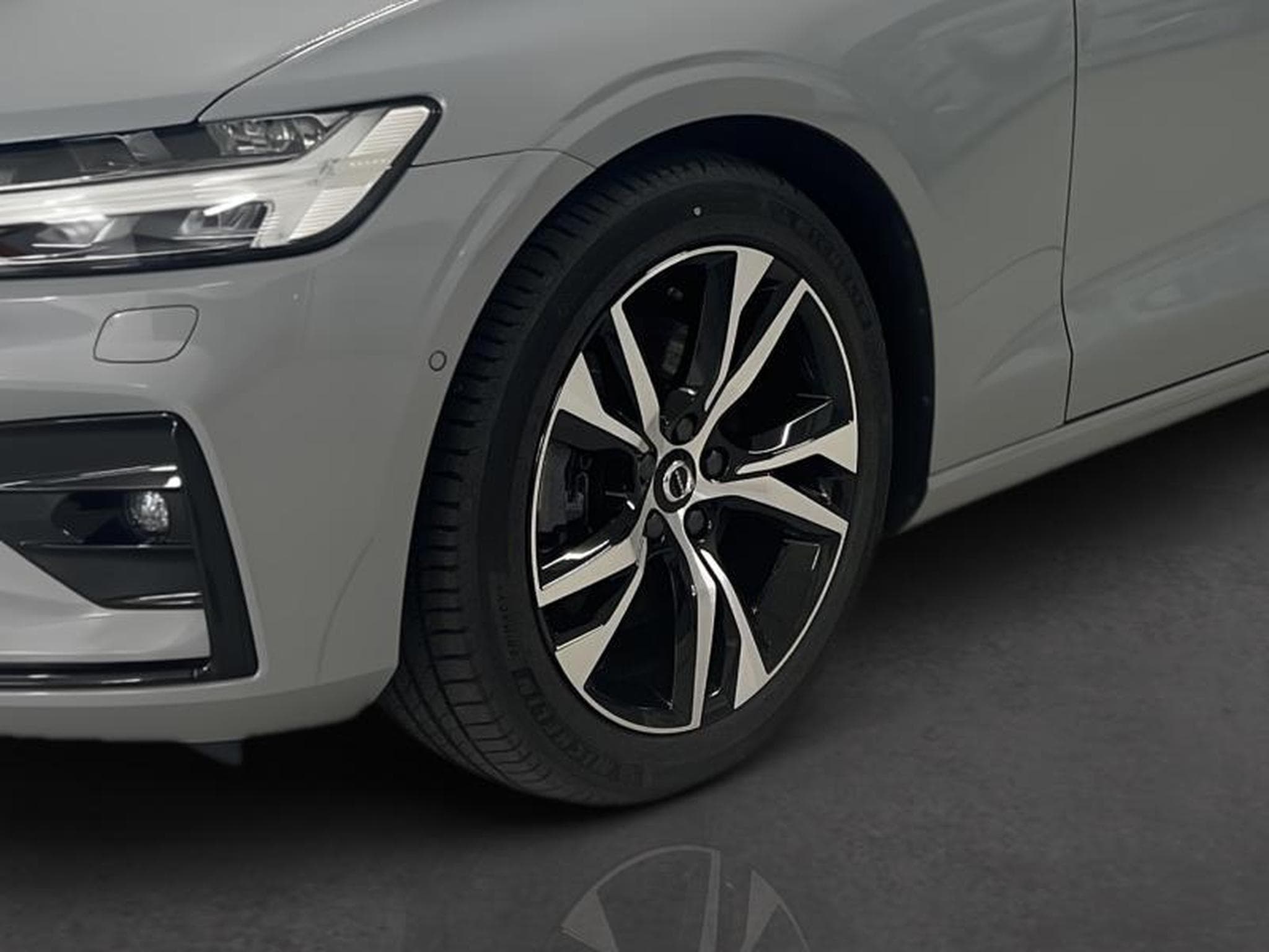 Volvo V60 Plus Dark (2025) - Photo 4