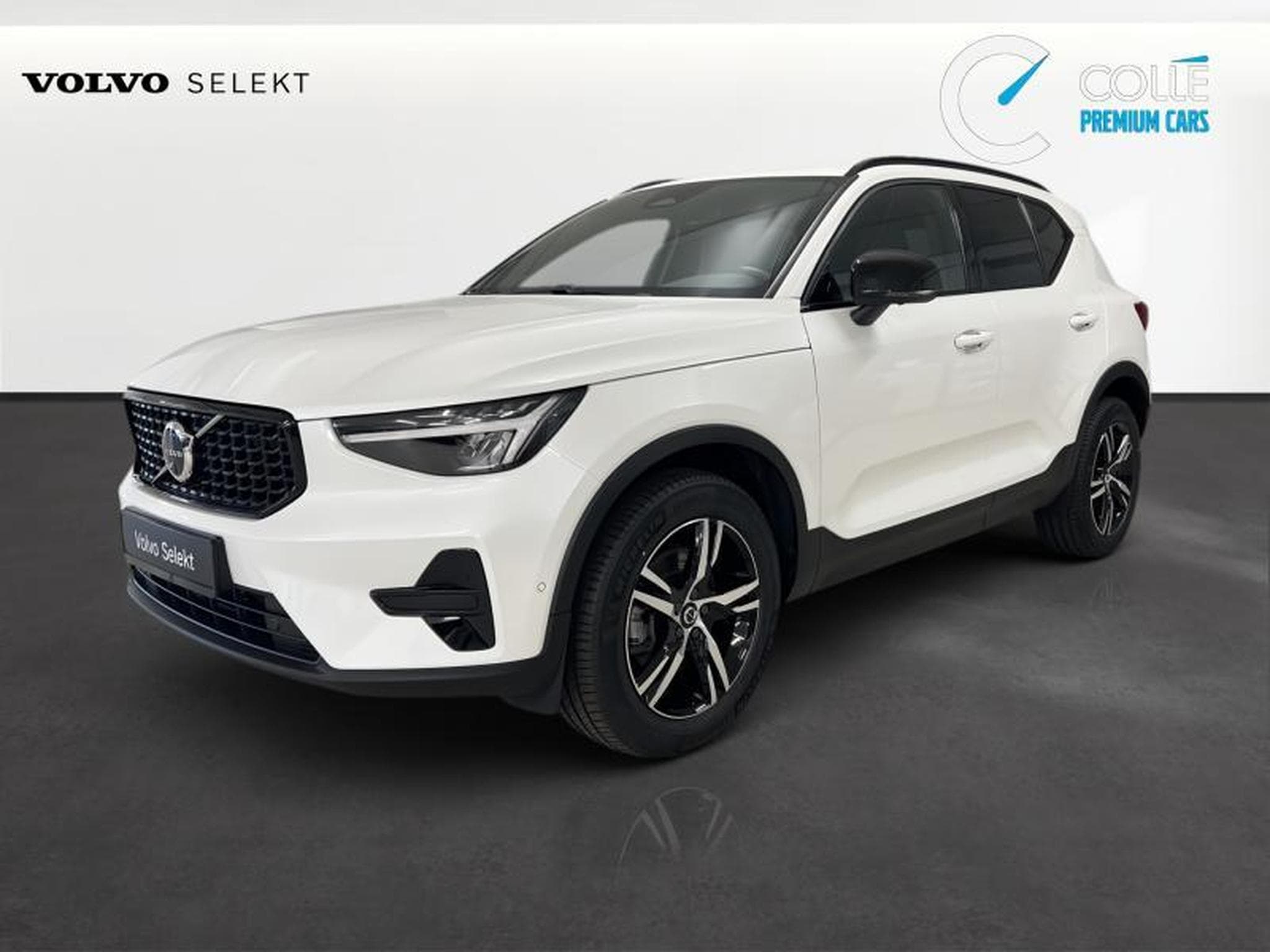 Volvo XC40 Plus Dark (2025) - Photo 1