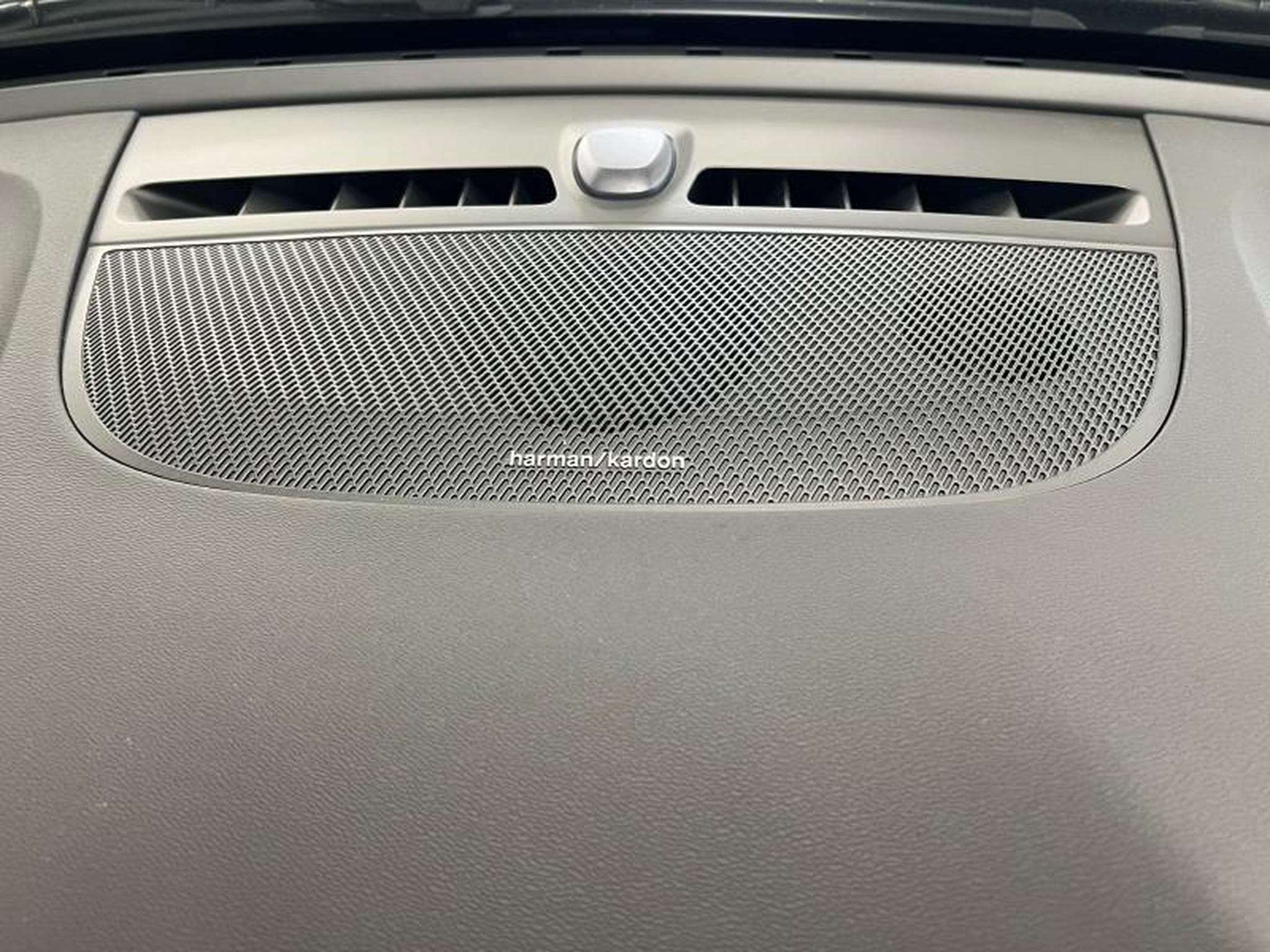 Volvo XC40 Plus Dark (2025) - Photo 15