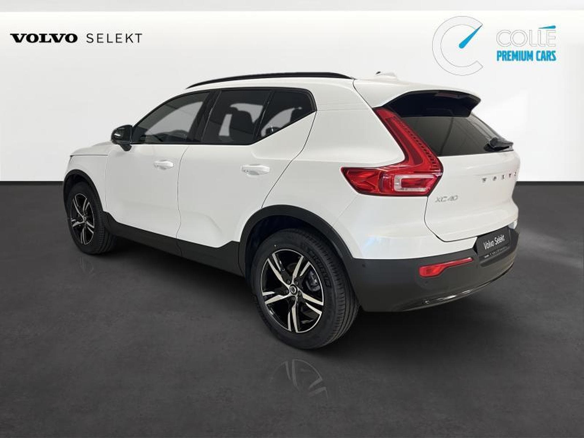 Volvo XC40 Plus Dark (2025) - Photo 2