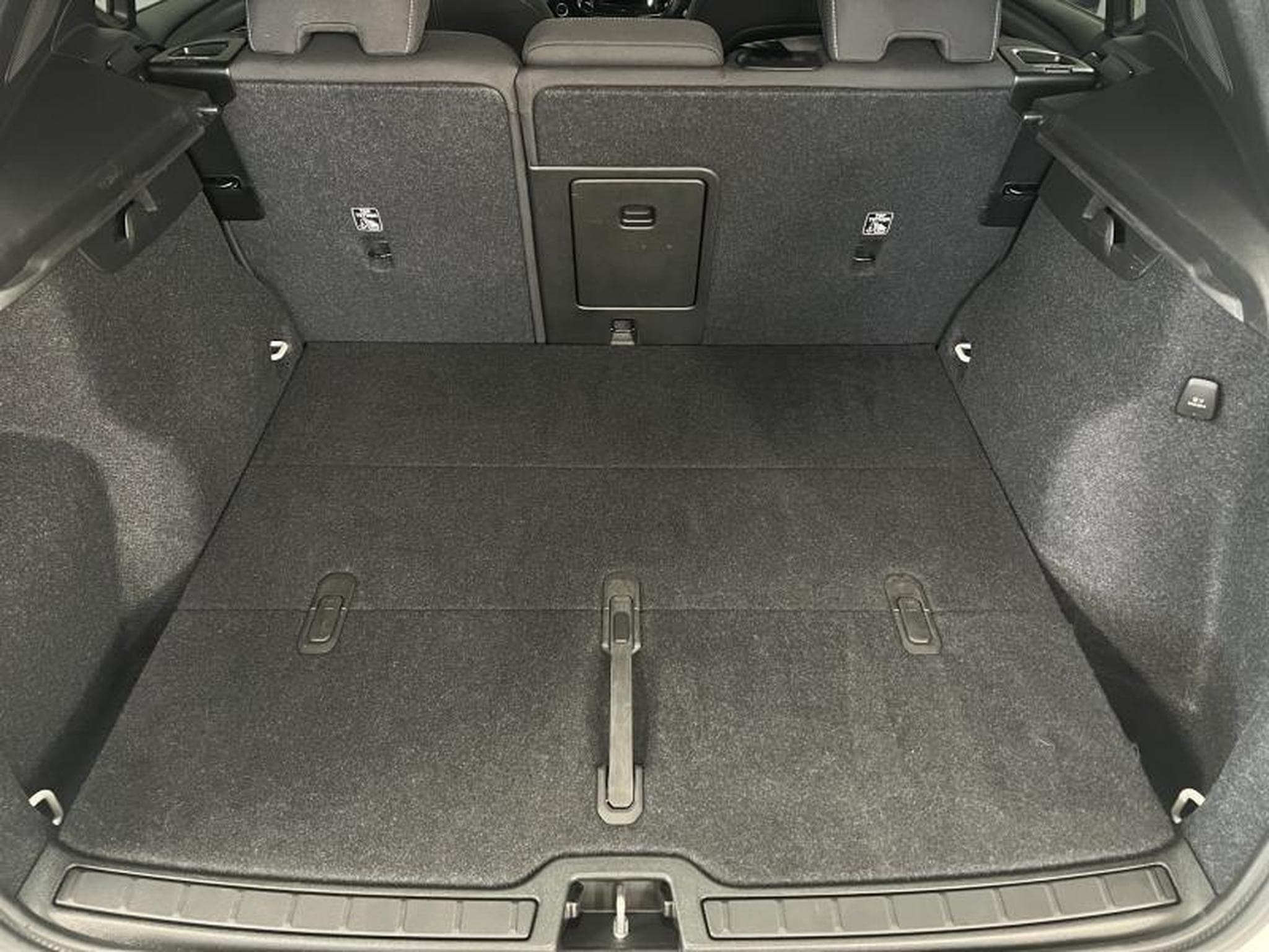 Volvo XC40 Plus Dark (2025) - Photo 20