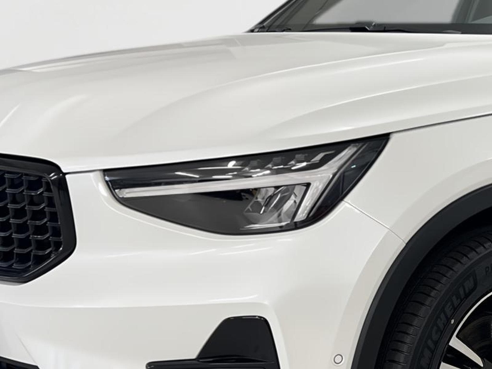 Volvo XC40 Plus Dark (2025) - Photo 3