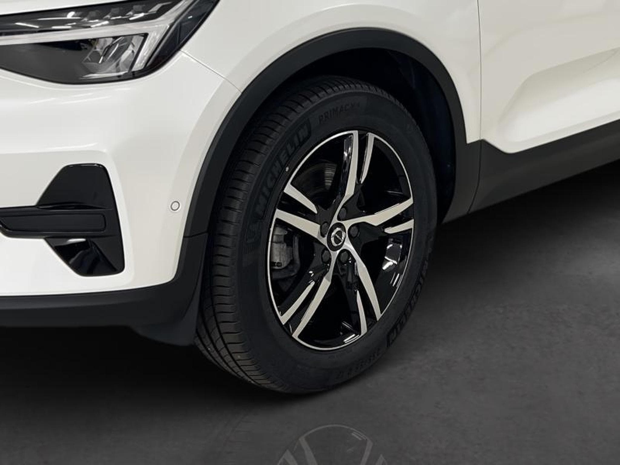 Volvo XC40 Plus Dark (2025) - Photo 4