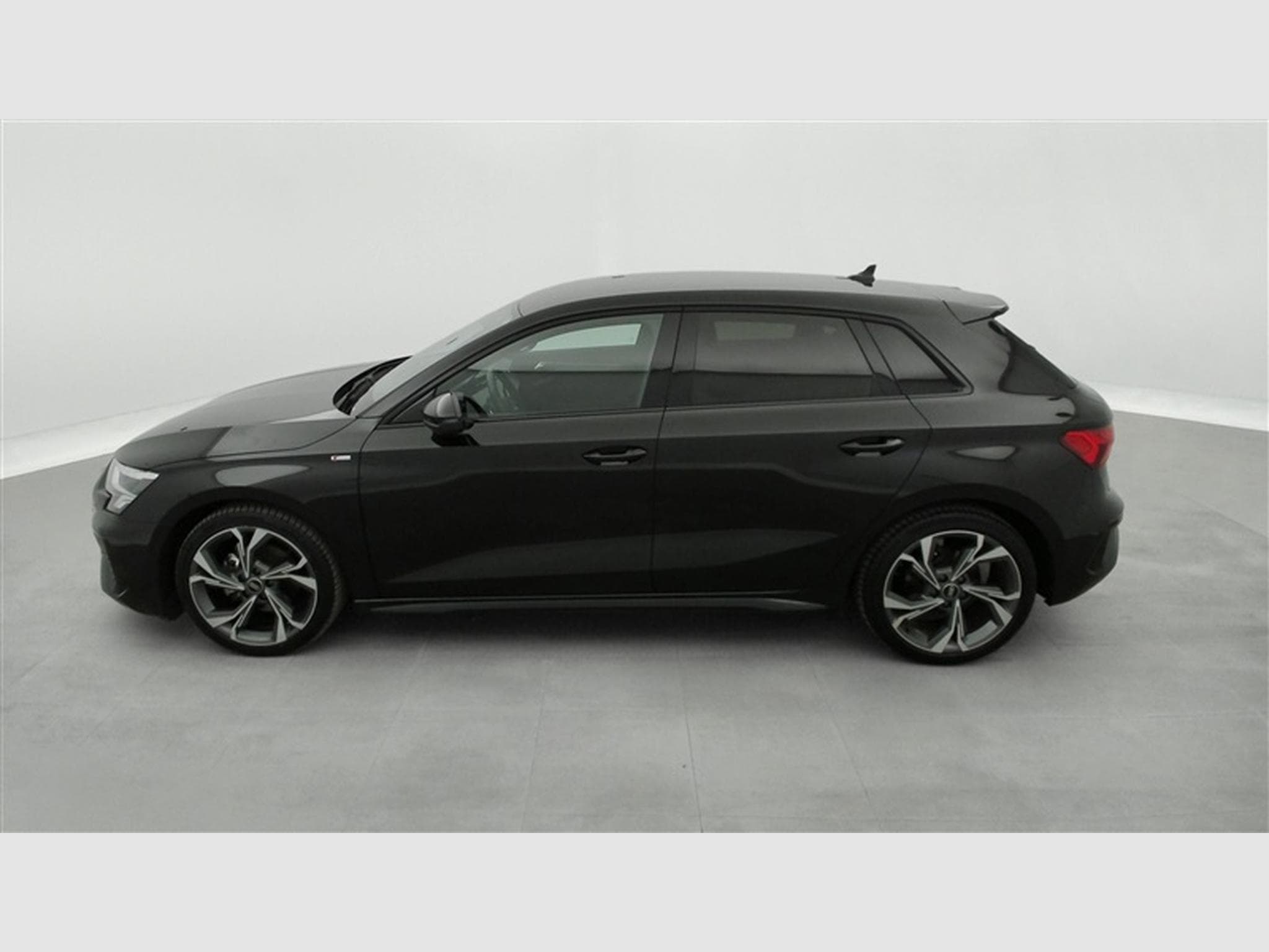 Audi A3 30 TFSI S-Line S-Tronic  Navi / Led / PDC (2024) - Photo 3