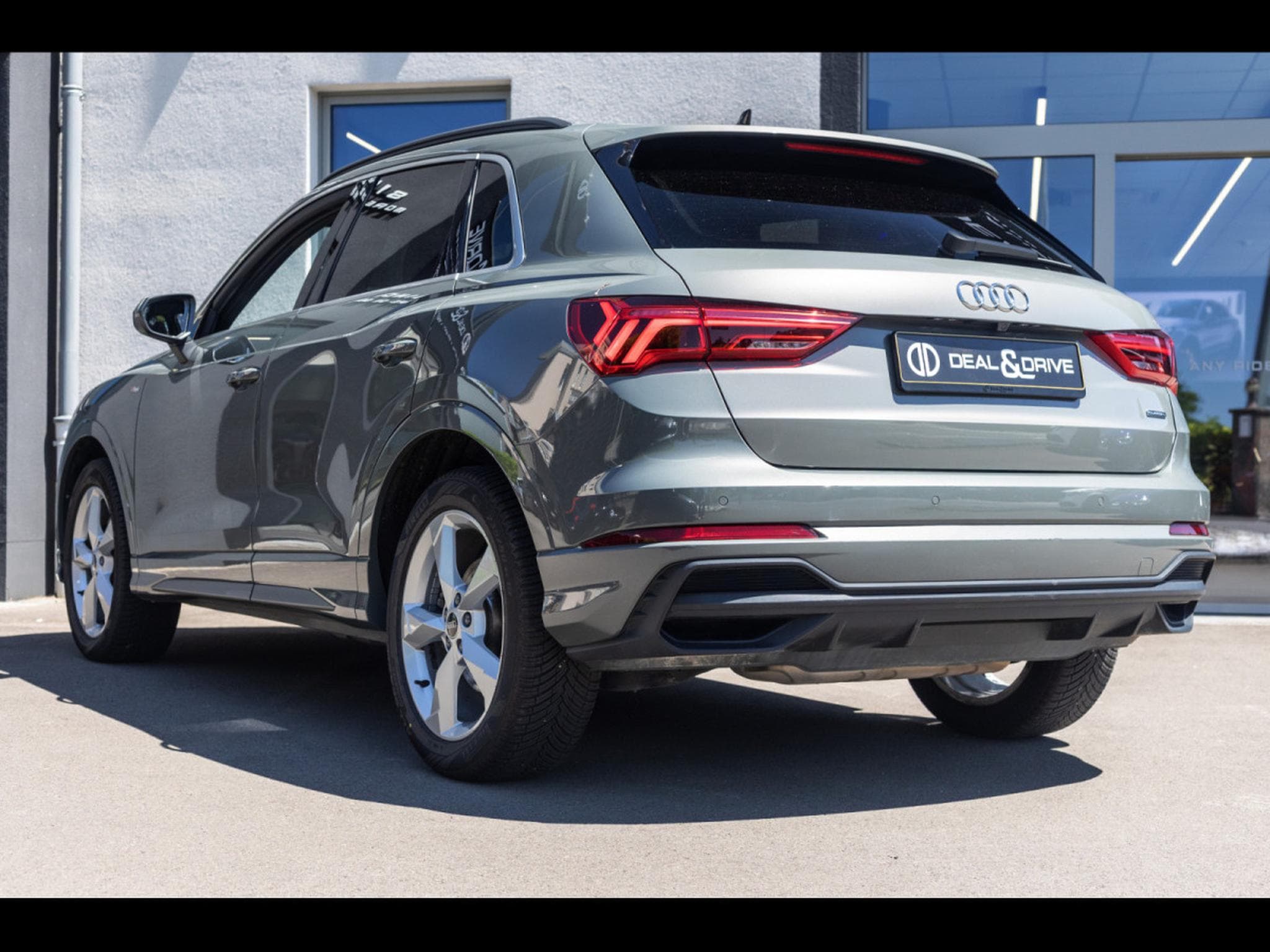Audi Q3 45 2.0 TFSI (245 CH) QUATTRO S-TRONIC S-LINE – CHRONOS GREY (2021) - Photo 3