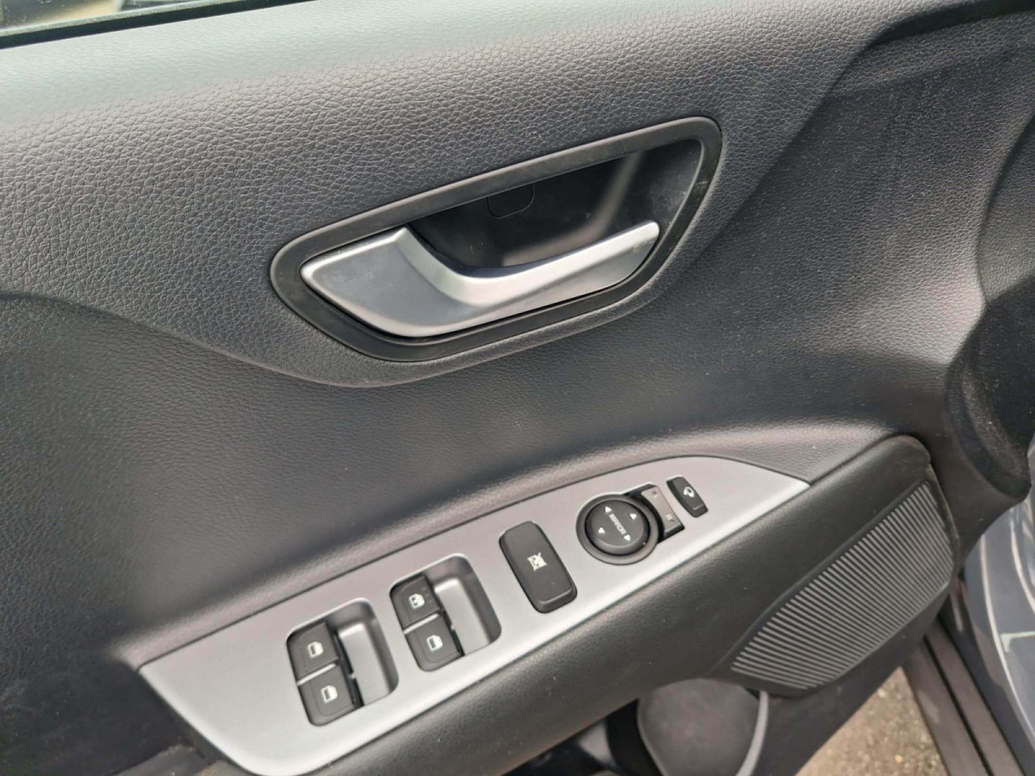 Kia Stonic GT Line1.0T ISG (2022) - Photo 11