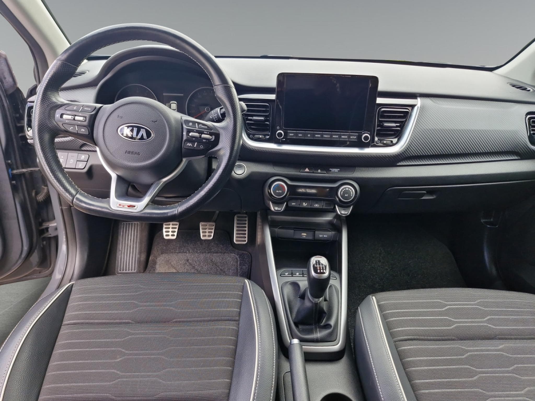 Kia Stonic GT Line1.0T ISG (2022) - Photo 12