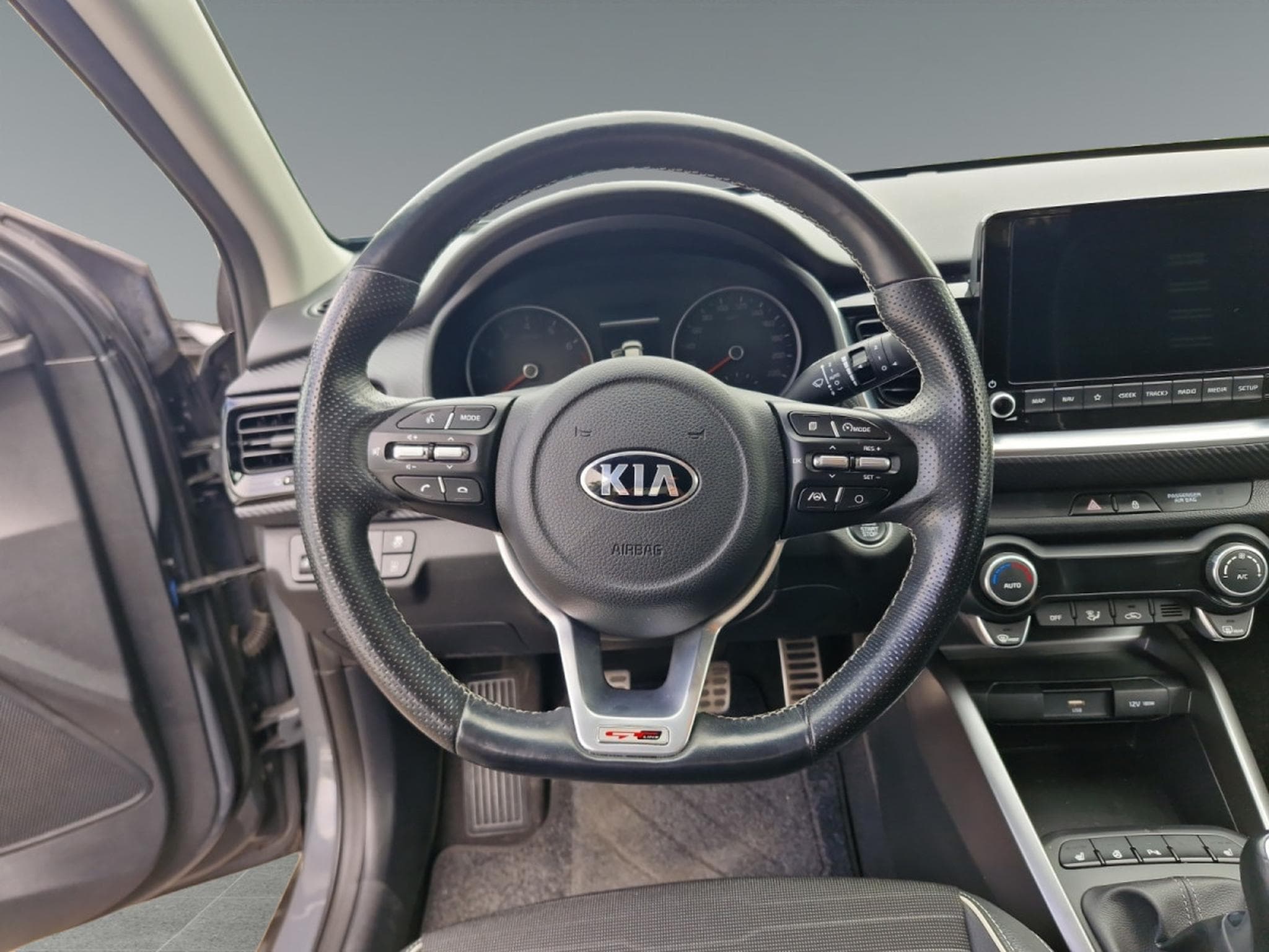 Kia Stonic GT Line1.0T ISG (2022) - Photo 13