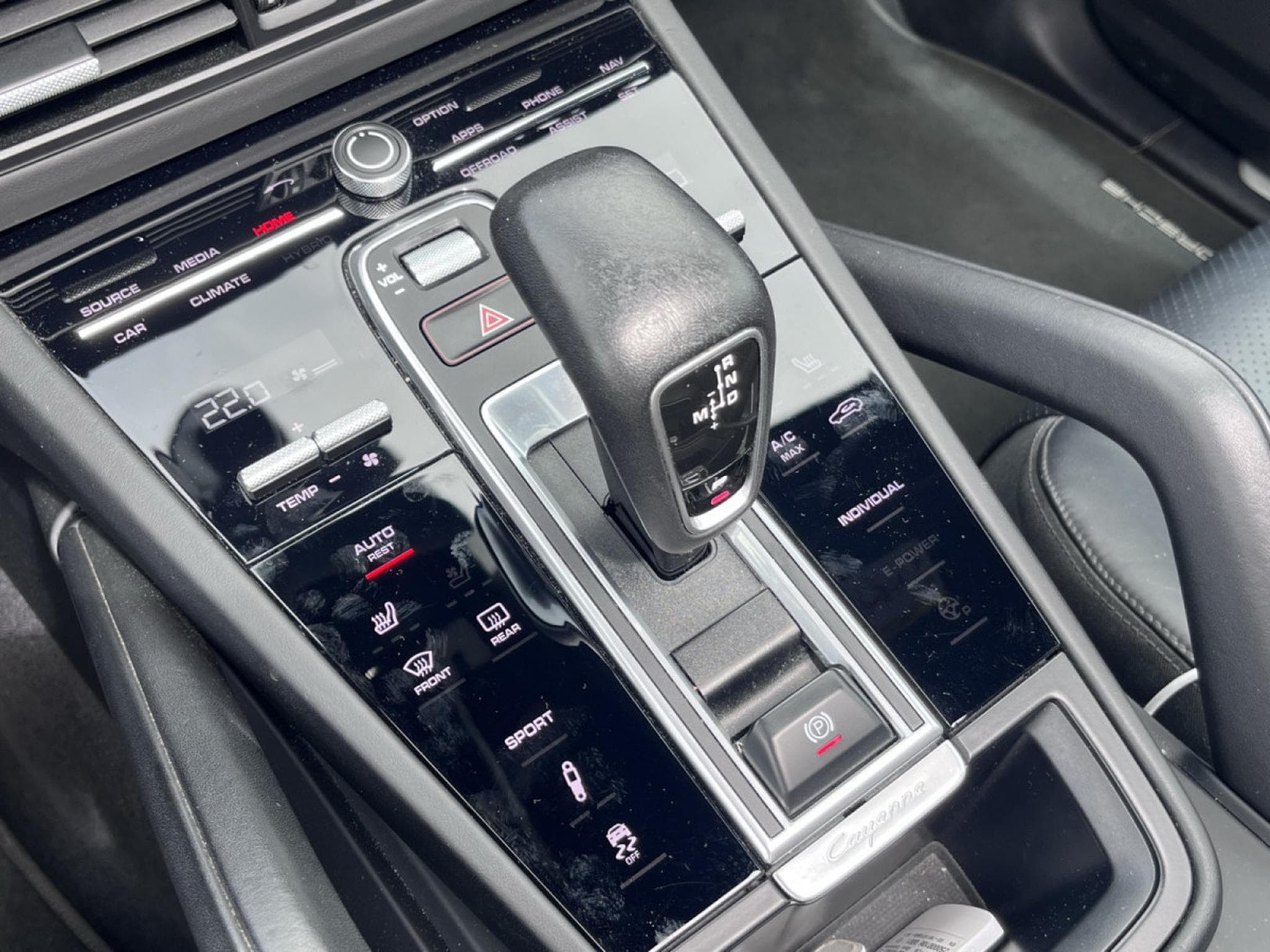 Porsche Cayenne 3.0 V6/PANORAMA/KAMERA/21/1ST H/VOLL SERVICE PORSCHE (2018) - Photo 17
