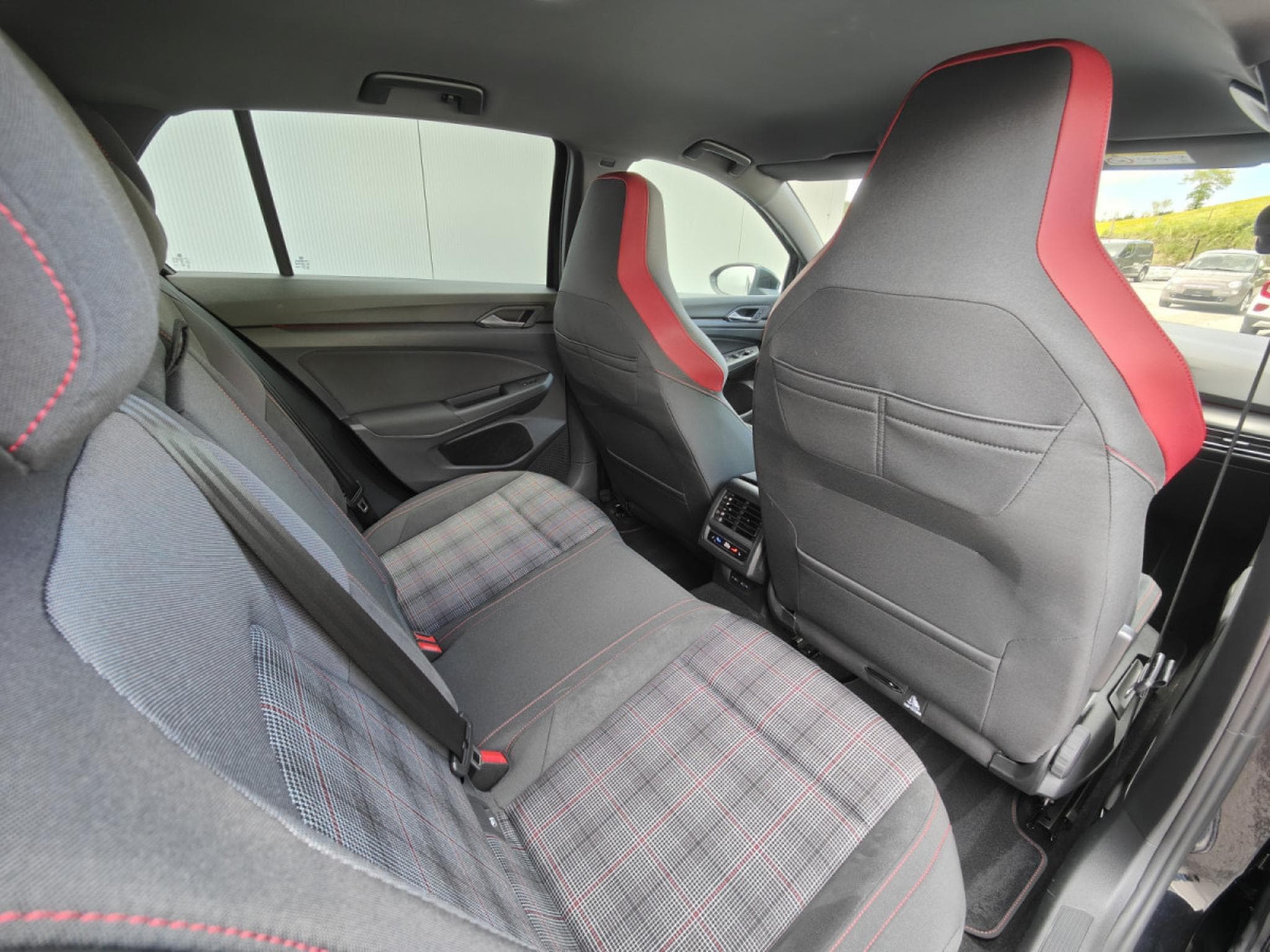 VW Golf GTI 2.0 TSI DSG CARPLAY ECLAIRAGE AMBIANCE GPS LED (2022) - Photo 8