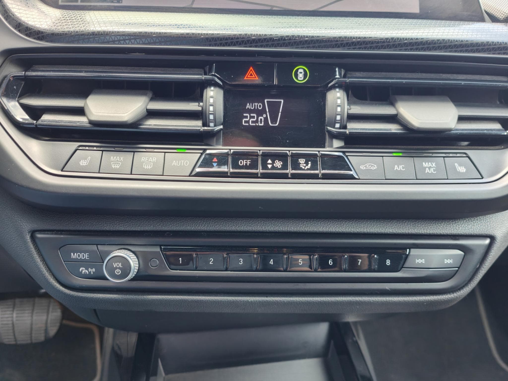 BMW 118 118iA  CARPLAY SIEGES SPORT CHAUFF GPS BLUETOOTH (2023) - Photo 15