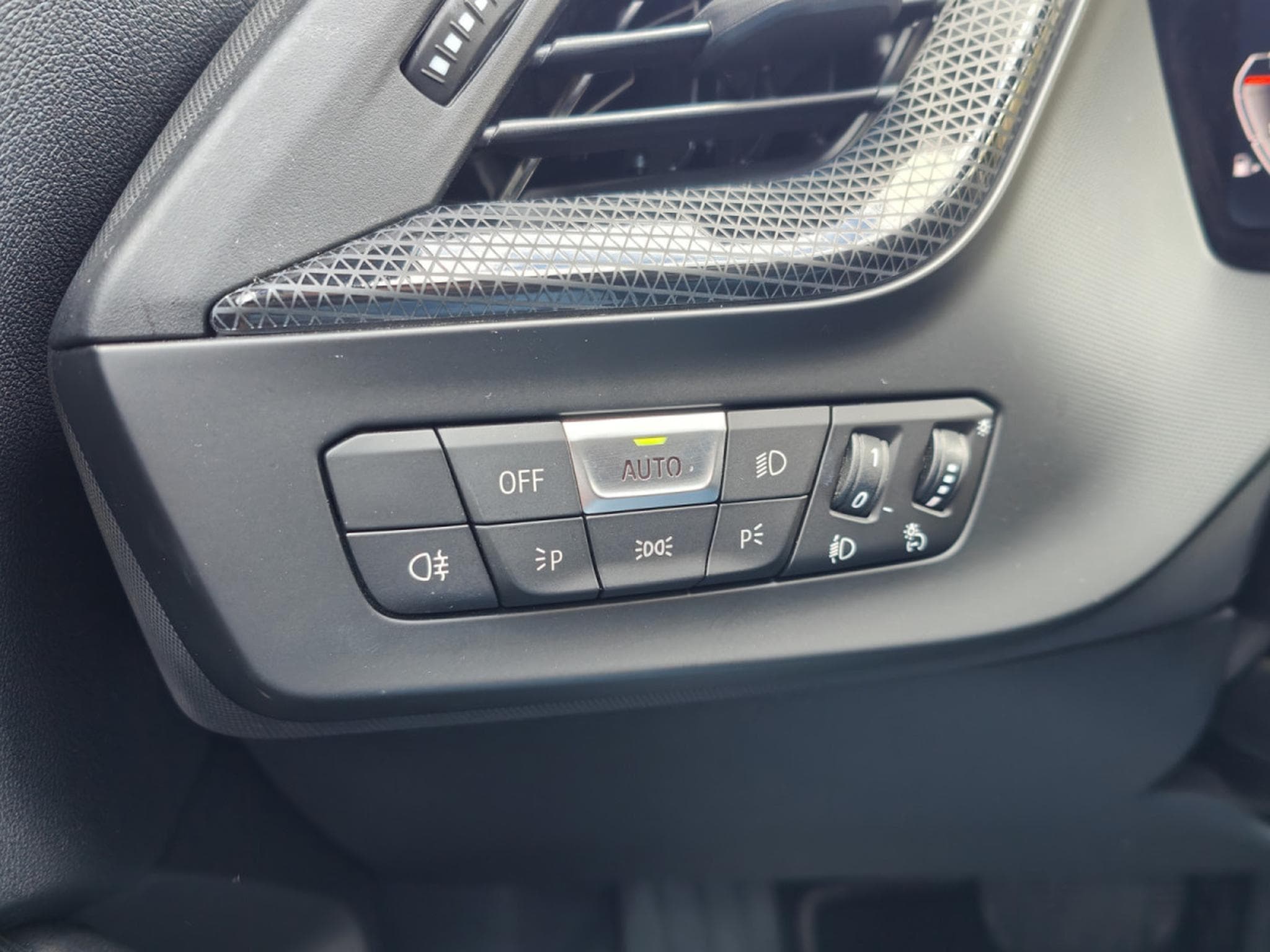 BMW 118 118iA  CARPLAY SIEGES SPORT CHAUFF GPS BLUETOOTH (2023) - Photo 21