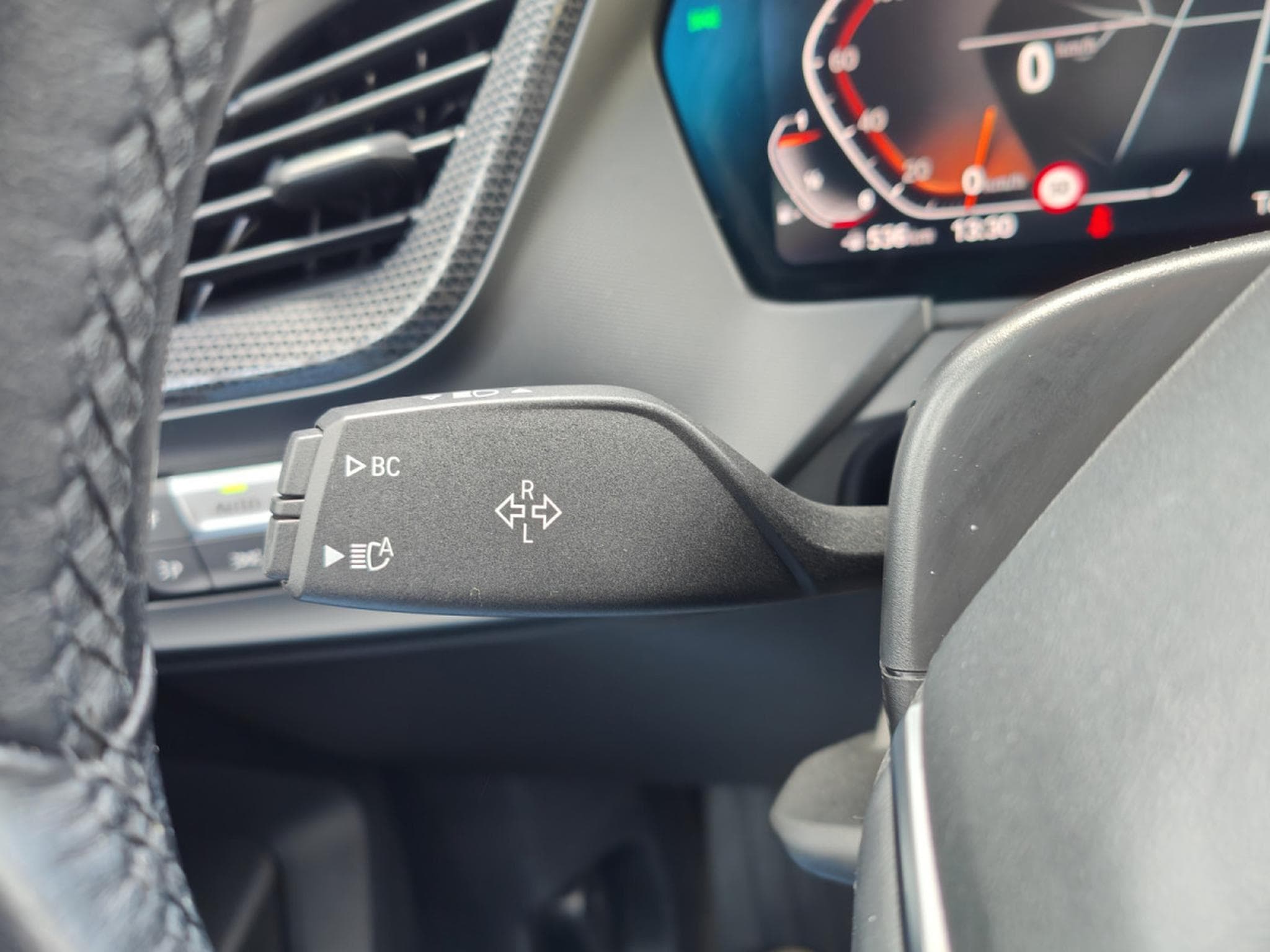 BMW 118 118iA  CARPLAY SIEGES SPORT CHAUFF GPS BLUETOOTH (2023) - Photo 23