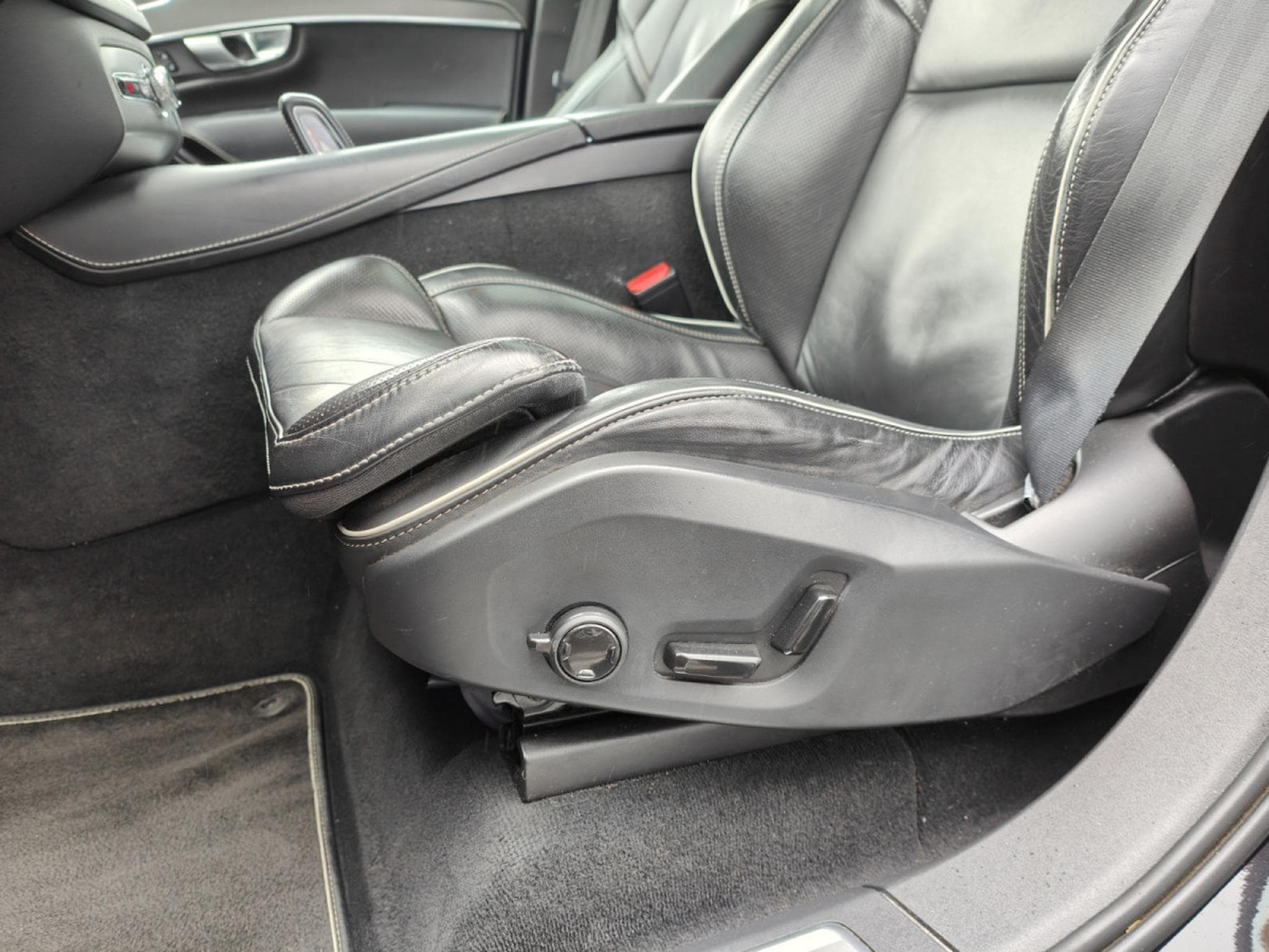Volvo XC90 B5 AWD R-DESIGN 7 PLACES TOIT OUVRANT CARPLAY CAMERA (2019) - Photo 14
